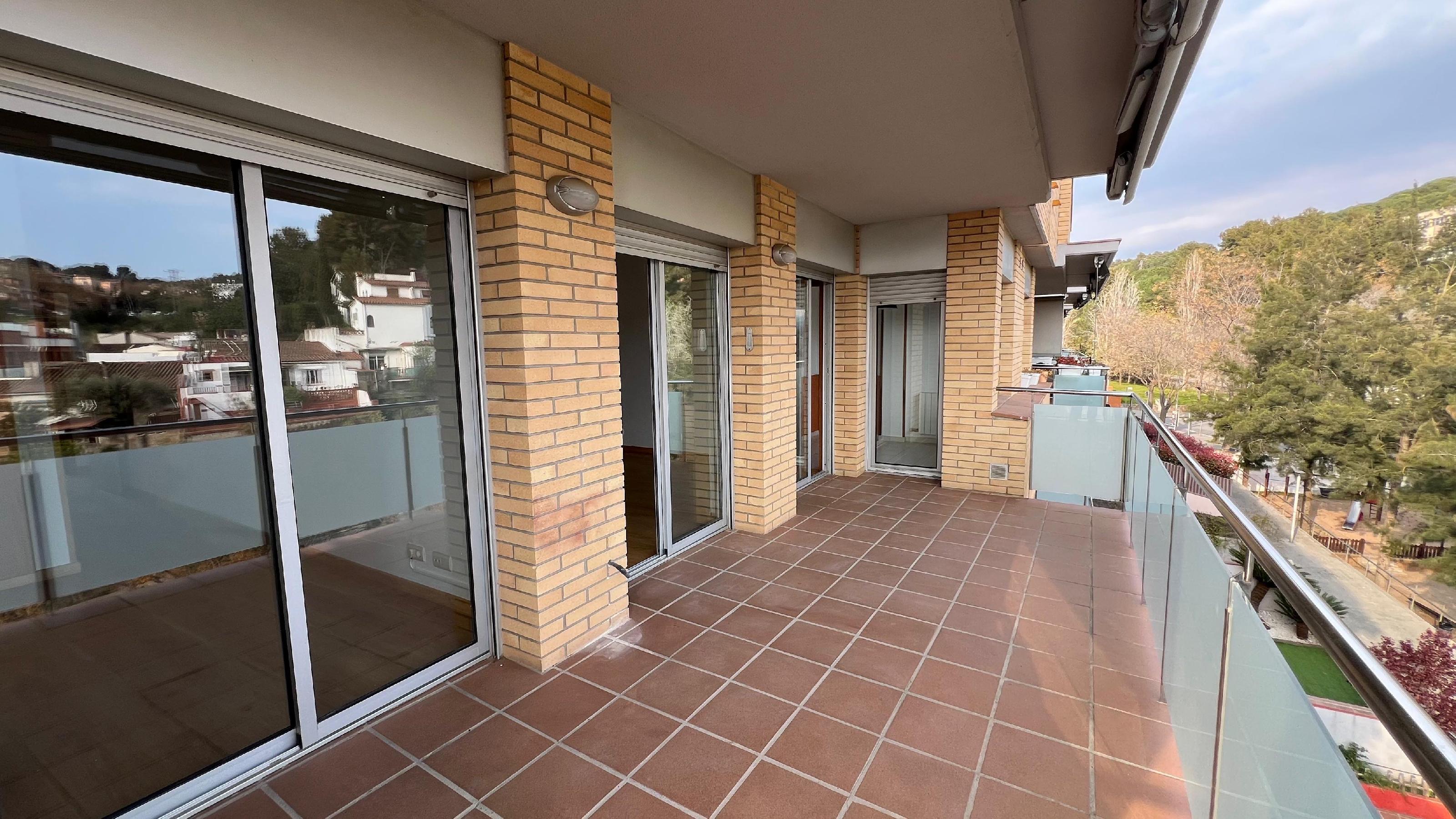 Imagen 1 Piso en alquiler en Molins De Rei / Junto a la Avenida Collserola