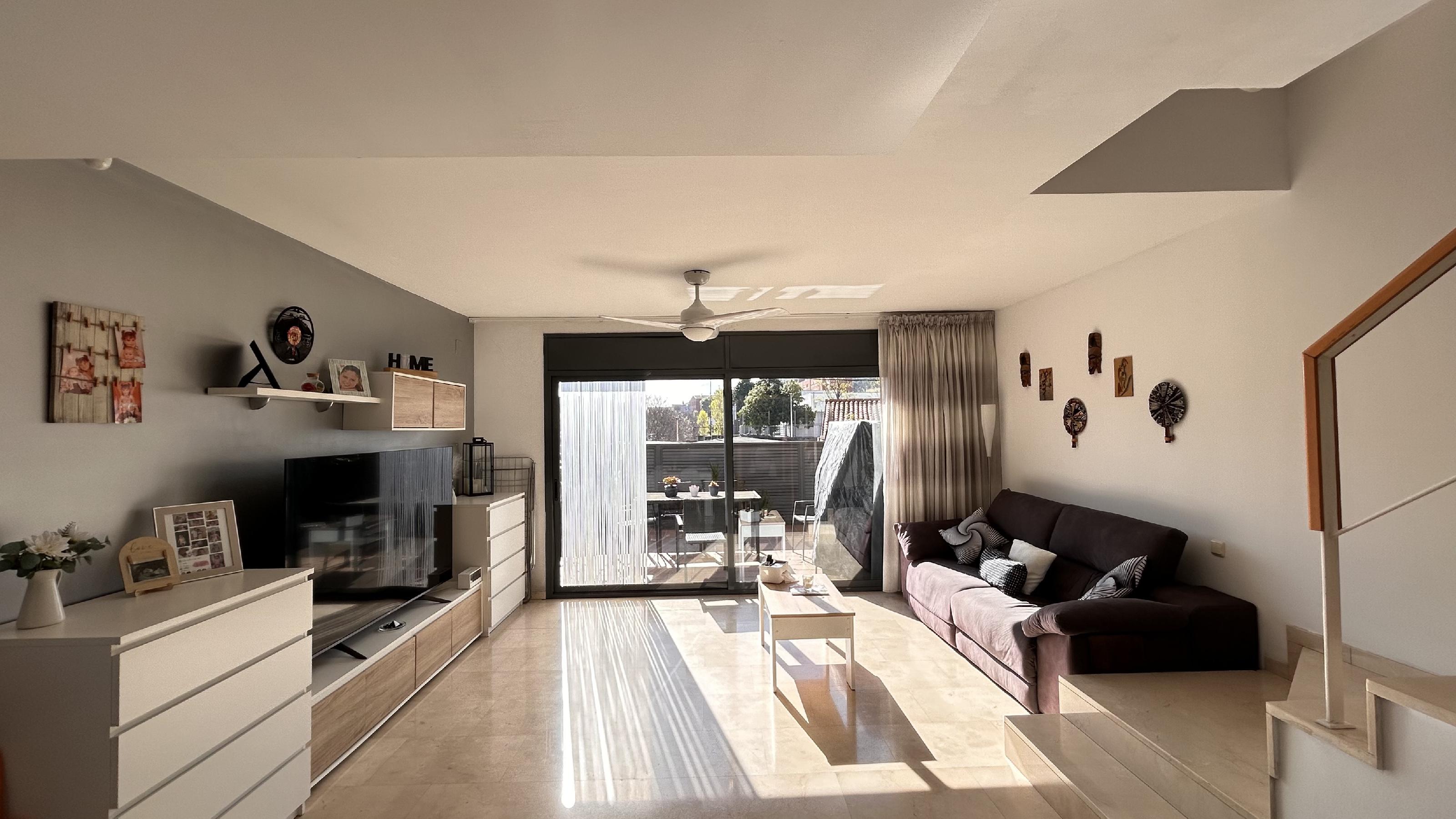 Imagen 1 Casa en venta en Sant Andreu De La Barca / Junto a la estación de Ferrocarriles Catalanes