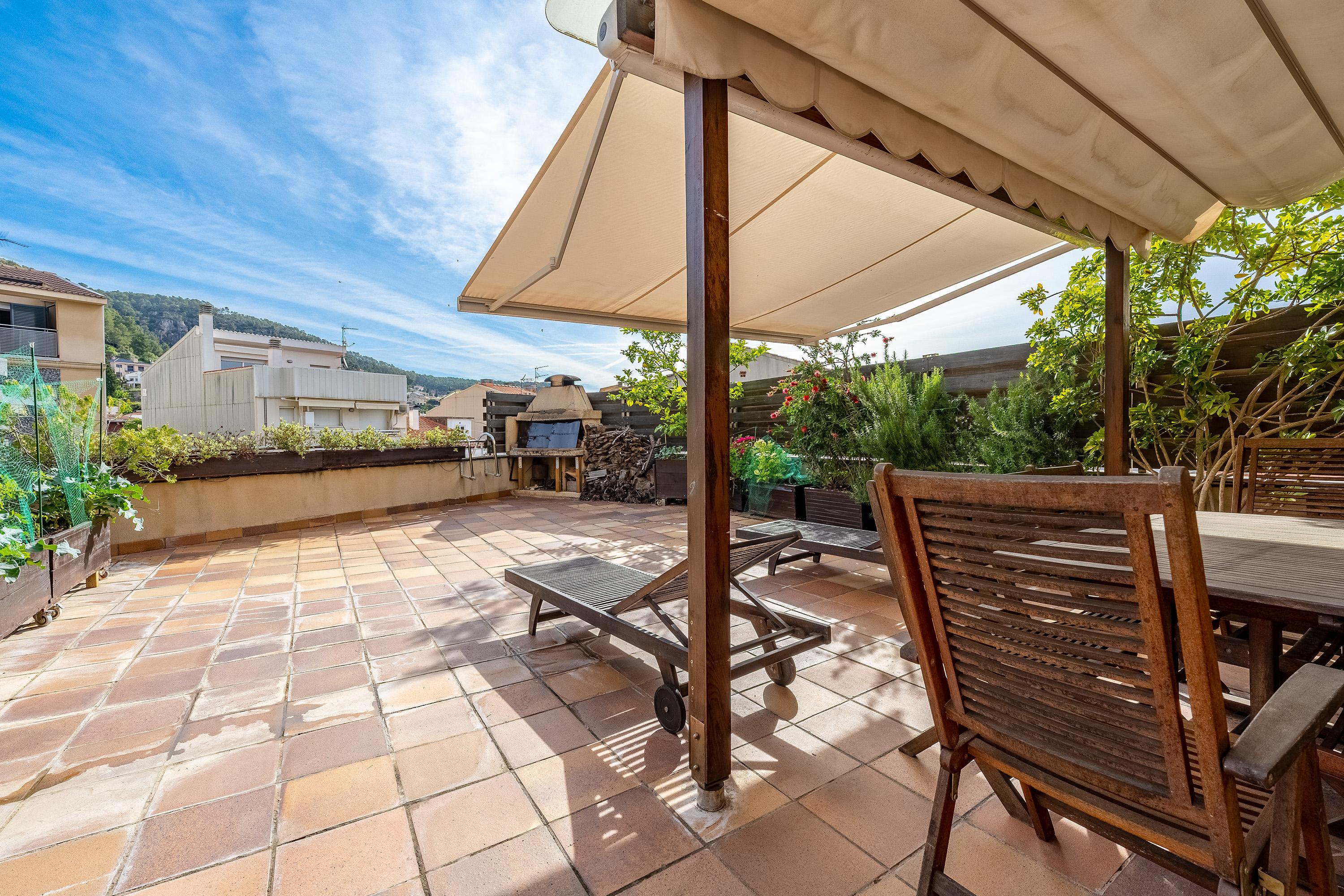 Imagen 1 Casa en venta en Vallirana / Can Rovira - Junto al centro