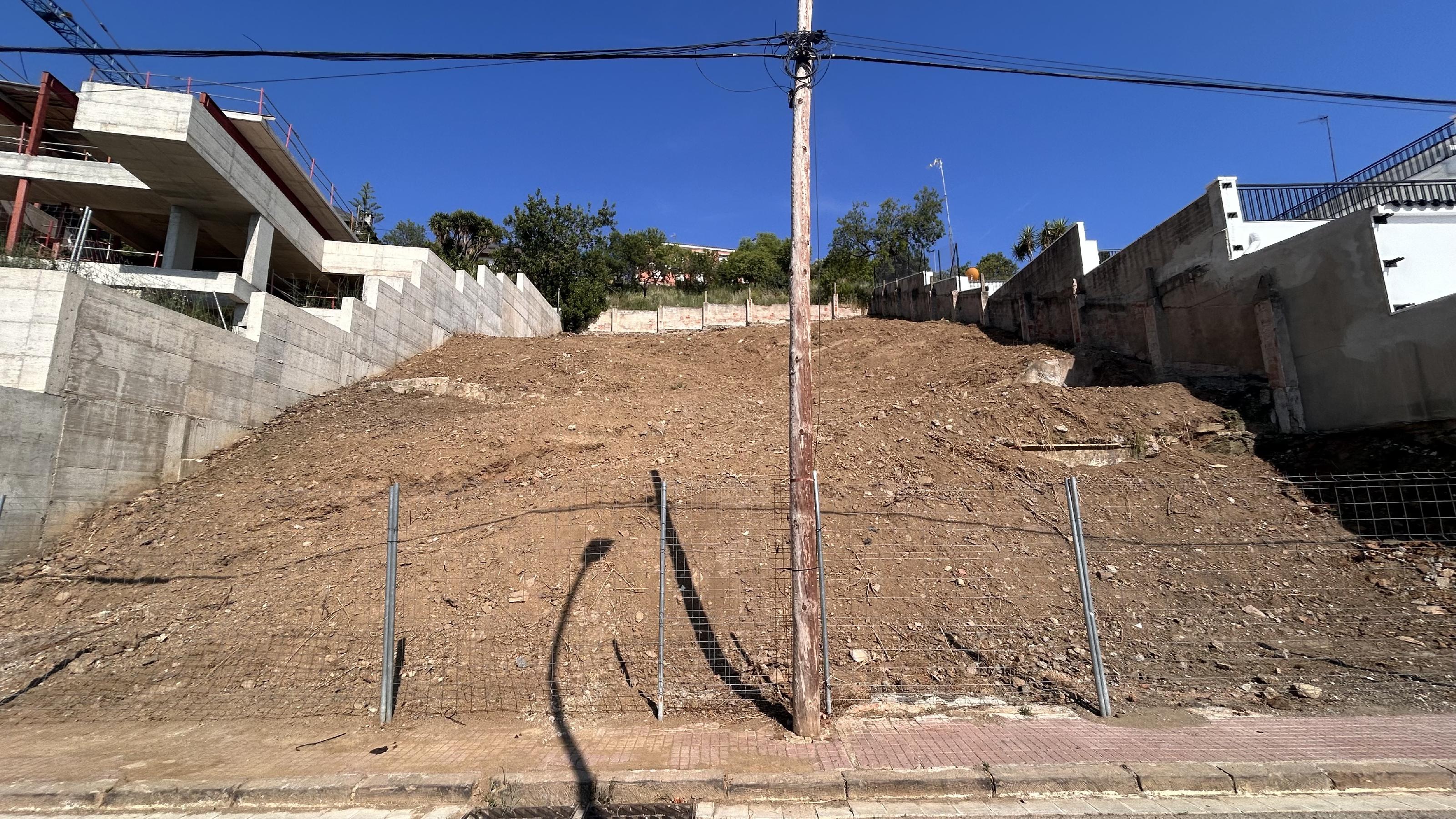 Imagen 2 Solar Urbano en venta en Esplugues De Llobregat / Junto al colegio la Miranda Esplugues d...