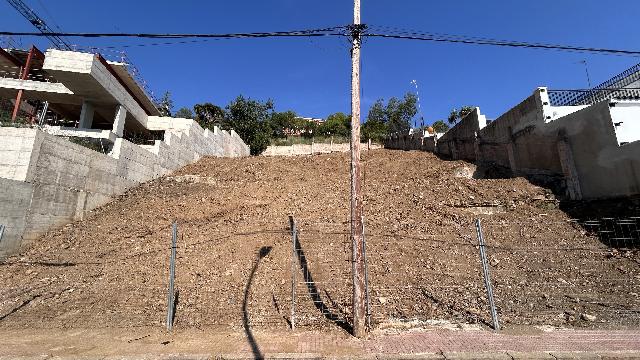 Imagen 1 Inmueble 303586 - Solar Urbano en venta en Esplugues De Llobregat / Junto al colegio la Miranda (Esplugues d...