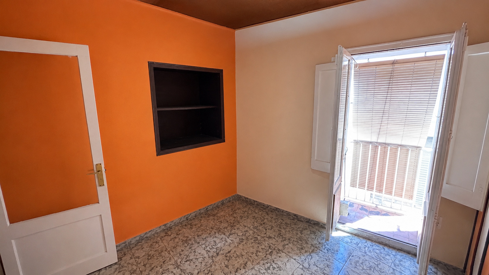 Imagen 3 Casa Adosada en venta en Molins De Rei / En pleno centro de Molins de Rei. Junto al ayunta...