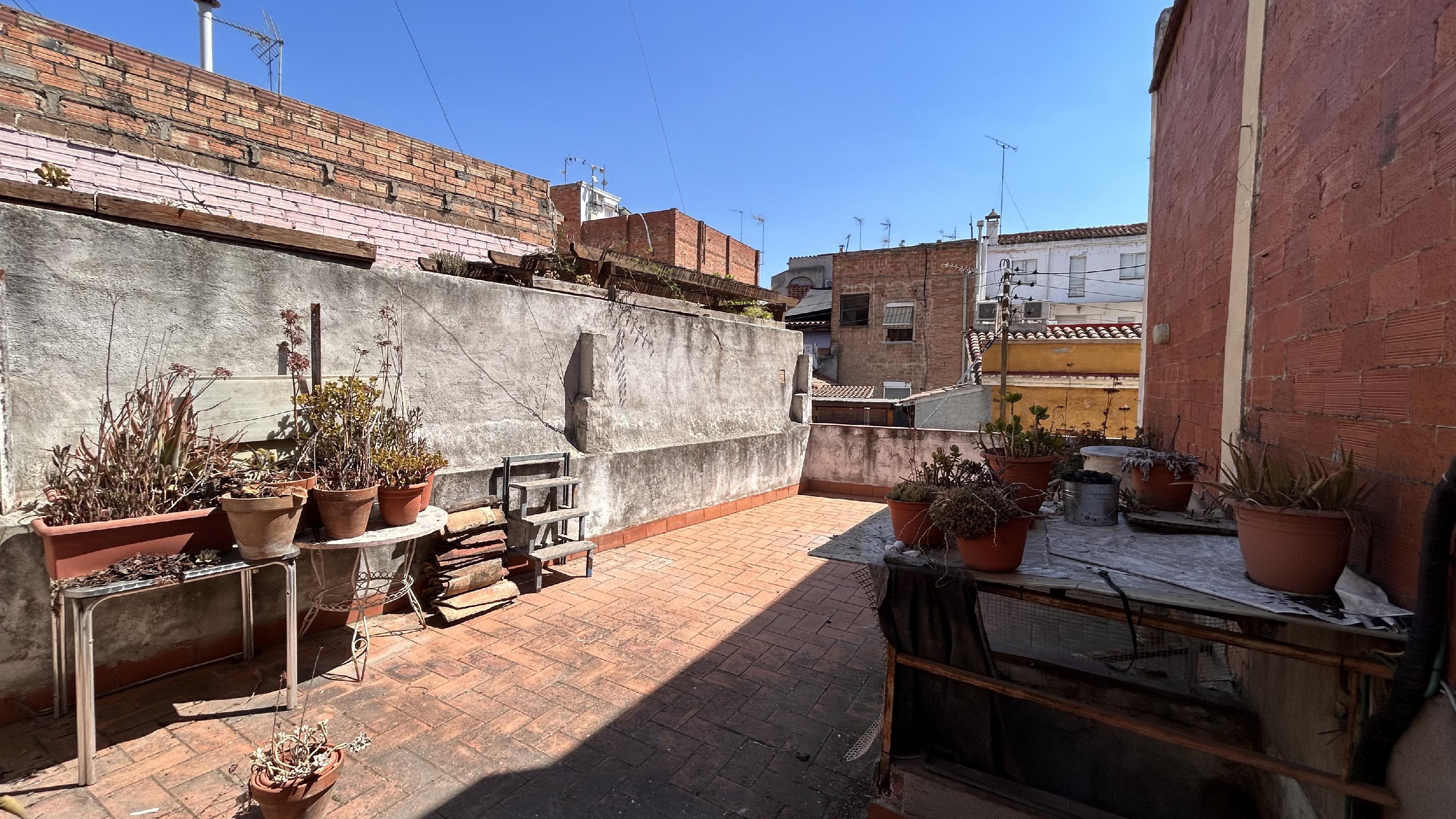 Imagen 19 Casa Adosada en venta en Molins De Rei / En pleno centro de Molins de Rei. Junto al ayunta...