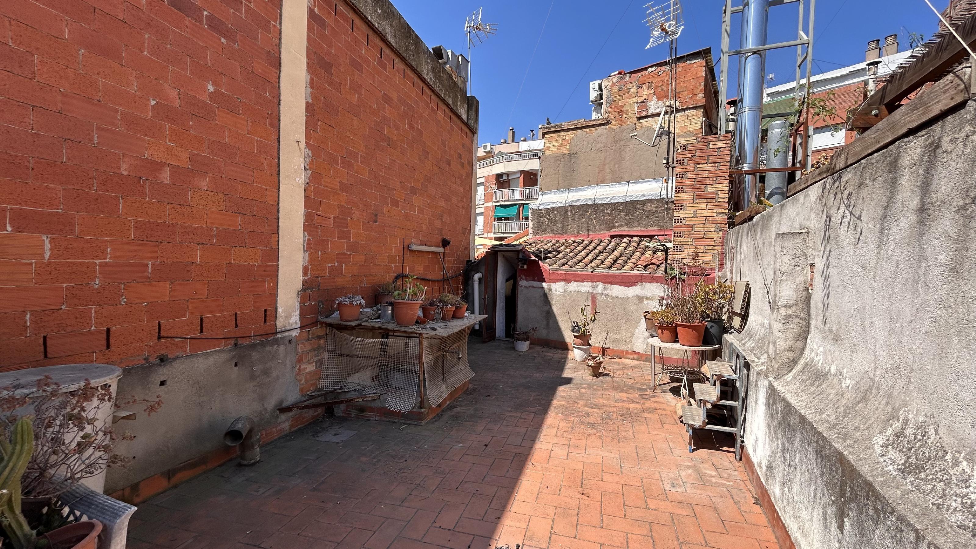 Imagen 37 Casa Adosada en venta en Molins De Rei / En pleno centro de Molins de Rei. Junto al ayunta...