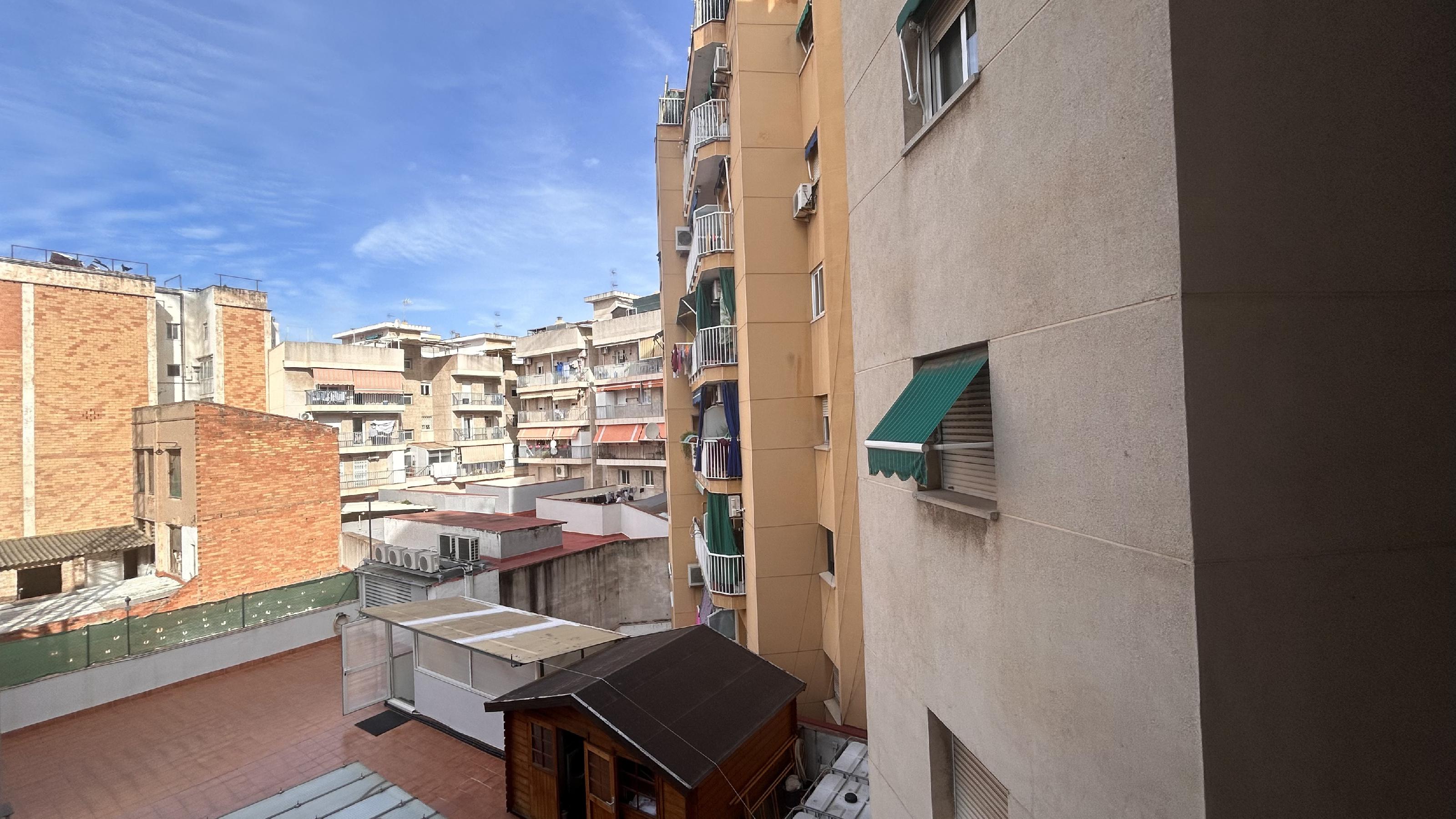 Imagen 13 Piso en venta en Sant Boi De Llobregat / Próximo a la plaza Cataluña zona Vinyets