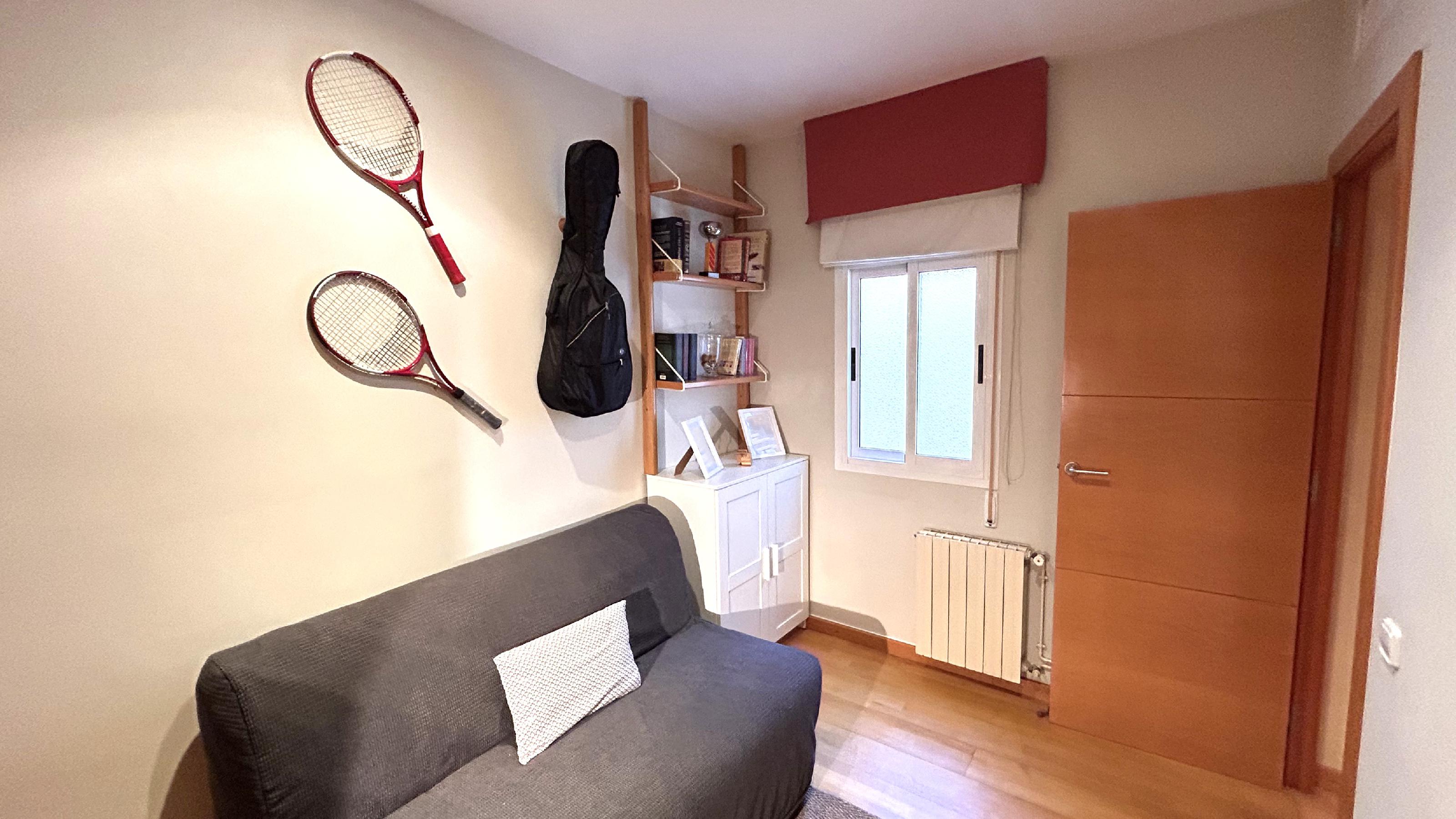 Imagen 25 Piso en venta en Sant Boi De Llobregat / Próximo a la plaza Cataluña zona Vinyets