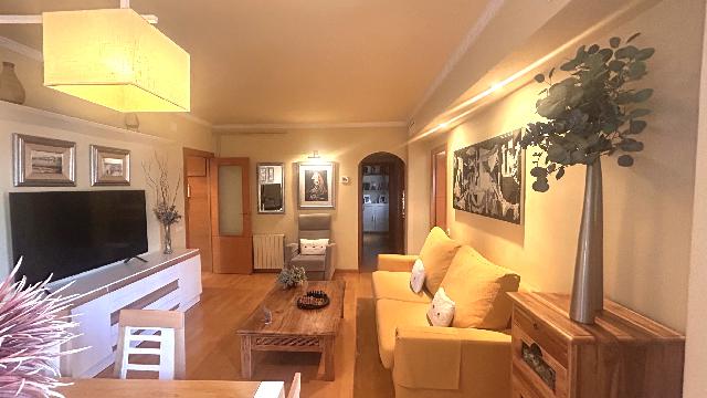 Imagen 1 Inmueble 305495 - Piso en venta en Sant Boi De Llobregat / Próximo a la plaza Cataluña (zona Vinyets)