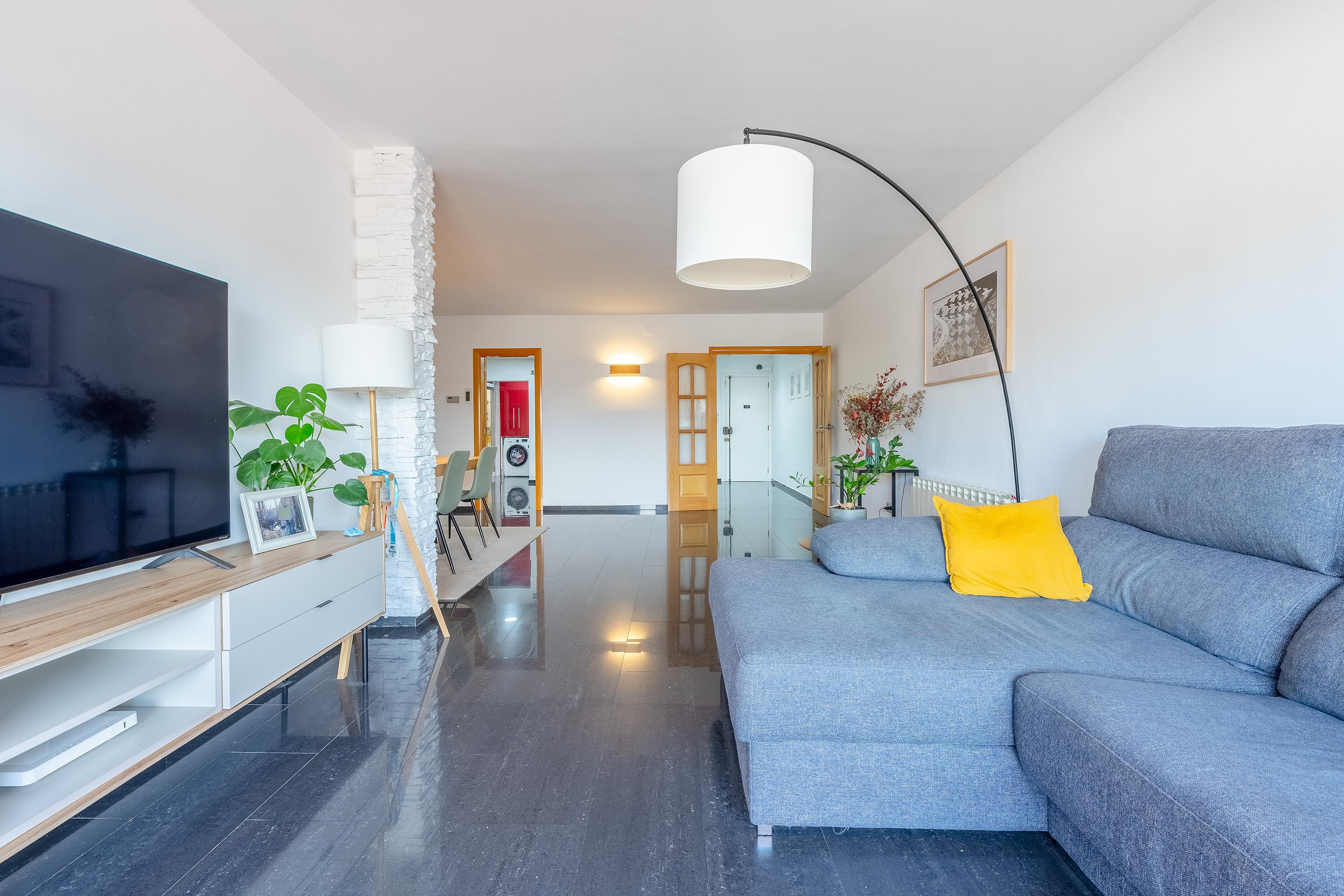Imagen 2 Piso en venta en Molins De Rei / Próximo a la plaza de la Cruz 