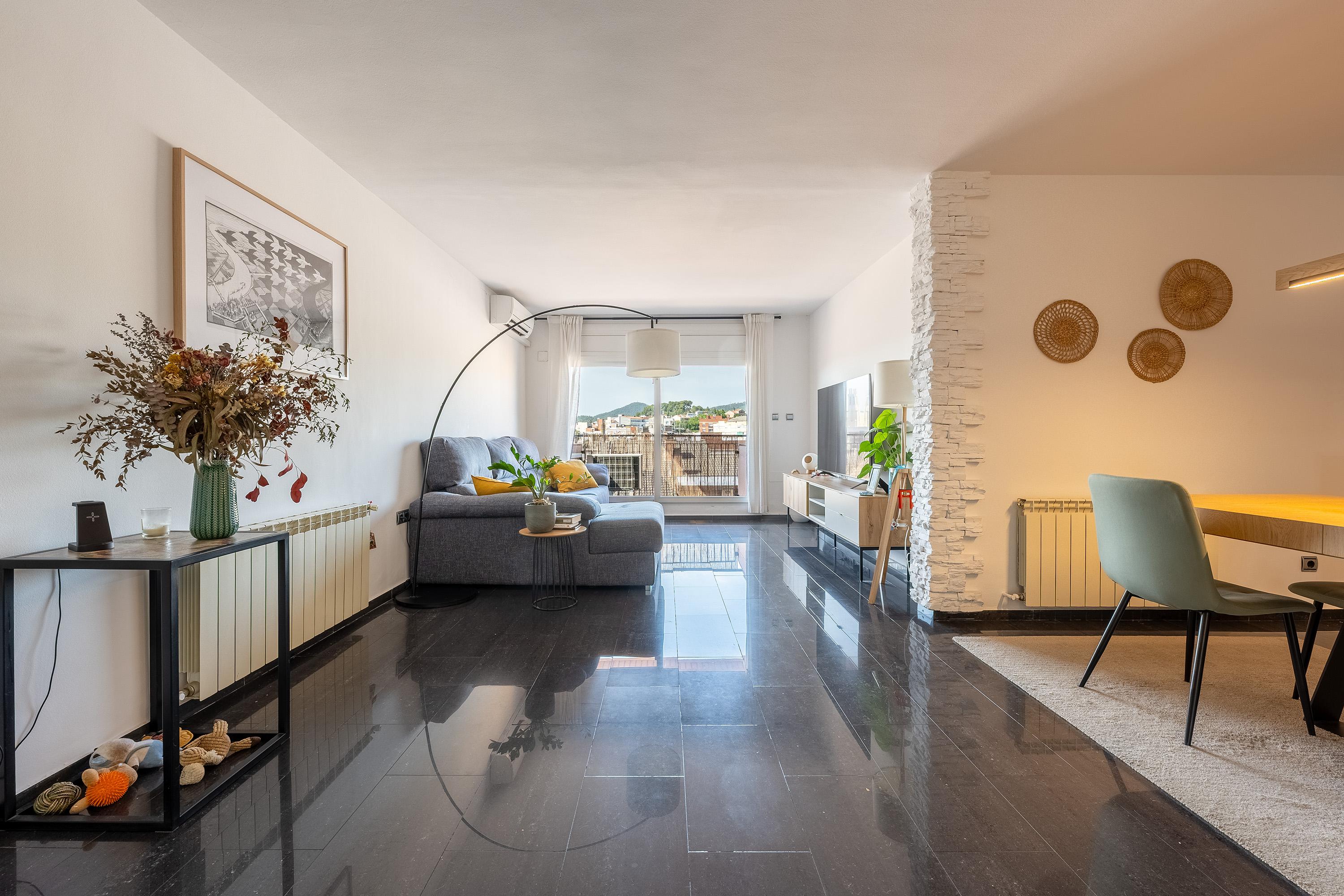 Imagen 1 Piso en venta en Molins De Rei / Próximo a la plaza de la Cruz 