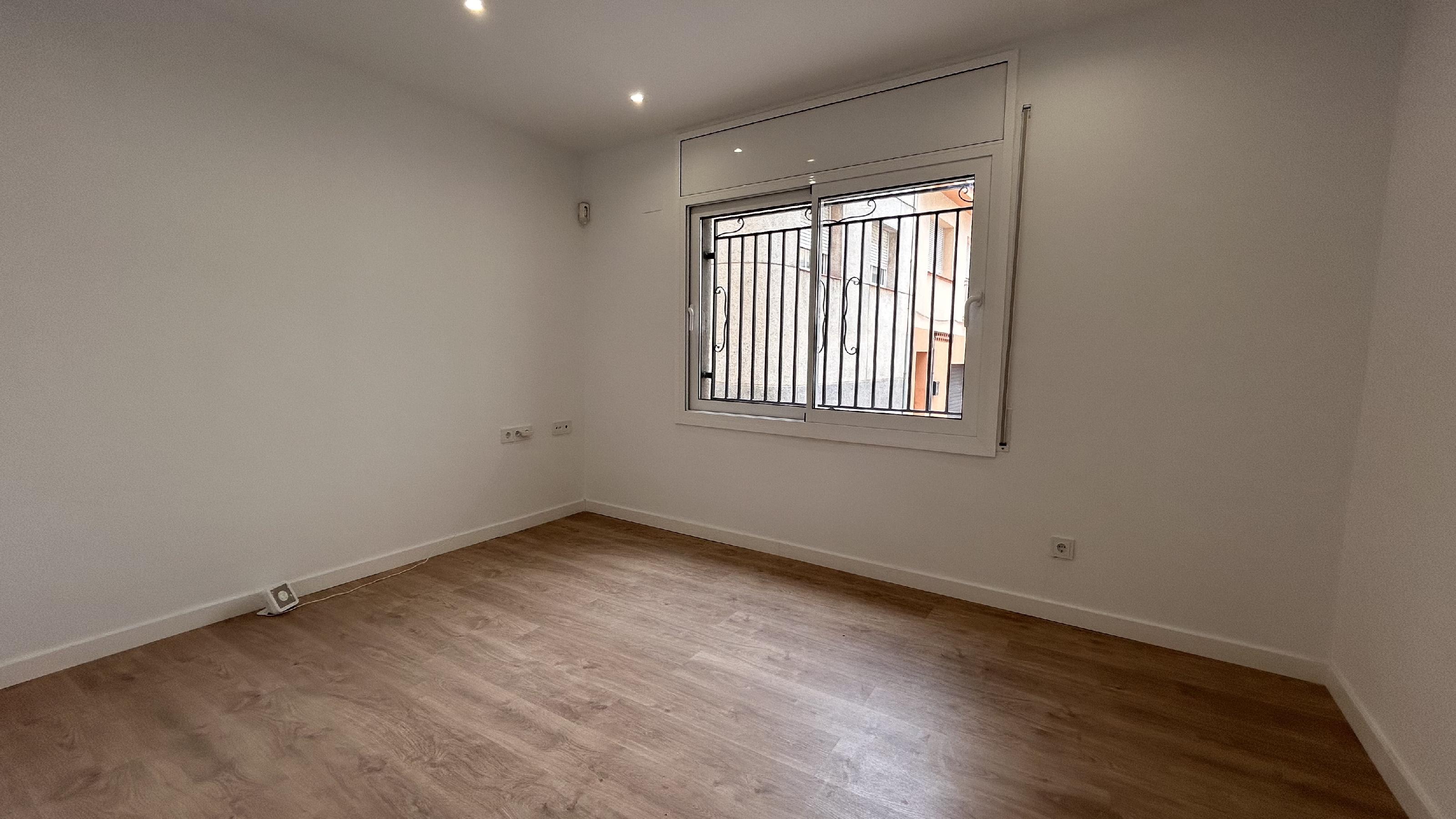 Imagen 2 Planta Baja en venta en Papiol El / Junto al centro de la población.