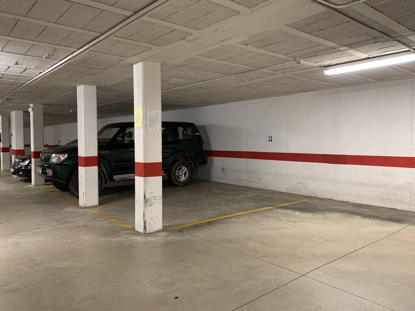 Imagen 4 Parking Coche en venta en Sant Just Desvern / Cerca hotel nh y ronda de direccion barcelona