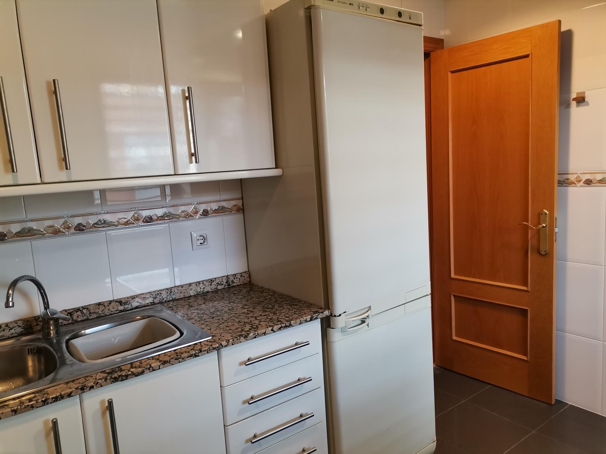 Imagen 20 Dúplex en alquiler en Esplugues De Llobregat / Centro junto jardines de Can Tinture y Laur...