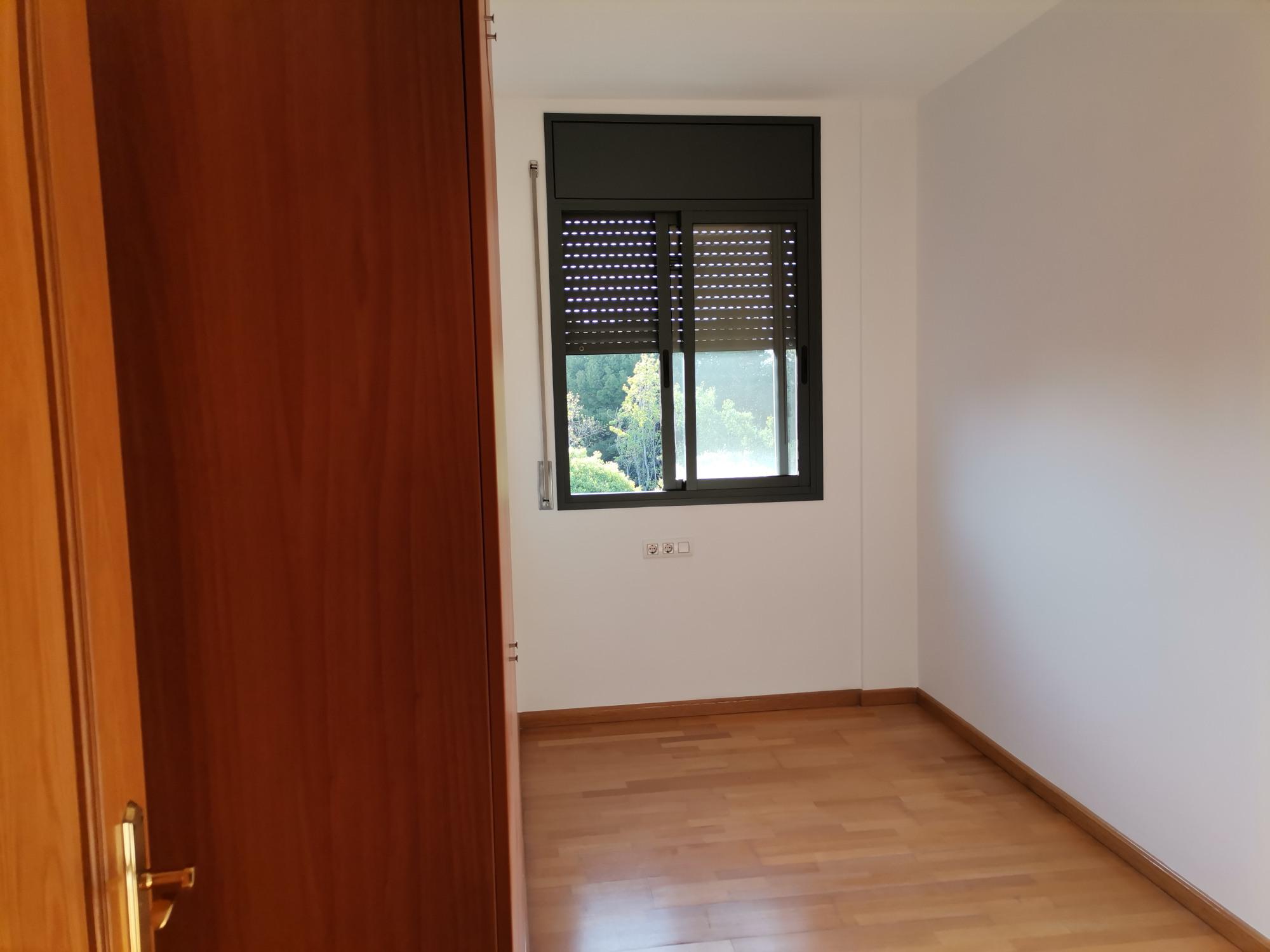 Imagen 26 Dúplex en alquiler en Esplugues De Llobregat / Centro junto jardines de Can Tinture y Laur...