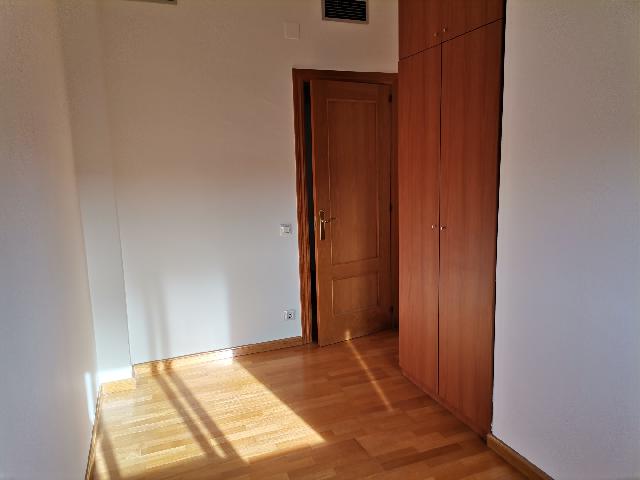 Imagen 28 Inmueble 273049 - Dúplex en alquiler en Esplugues De Llobregat / Centro junto jardines de Can Tinture y Laur...