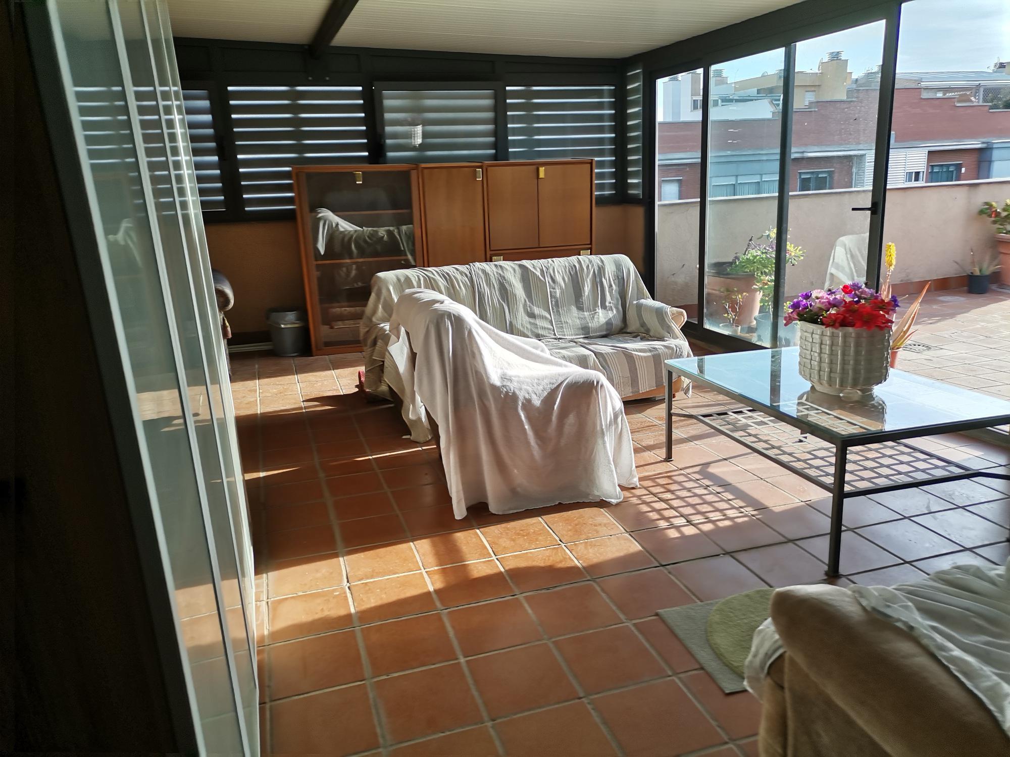 Imagen 10 Dúplex en alquiler en Esplugues De Llobregat / Centro junto jardines de Can Tinture y Laur...