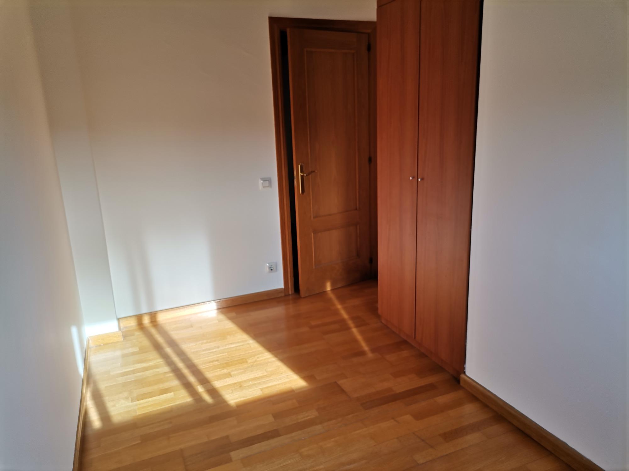 Imagen 29 Dúplex en alquiler en Esplugues De Llobregat / Centro junto jardines de Can Tinture y Laur...