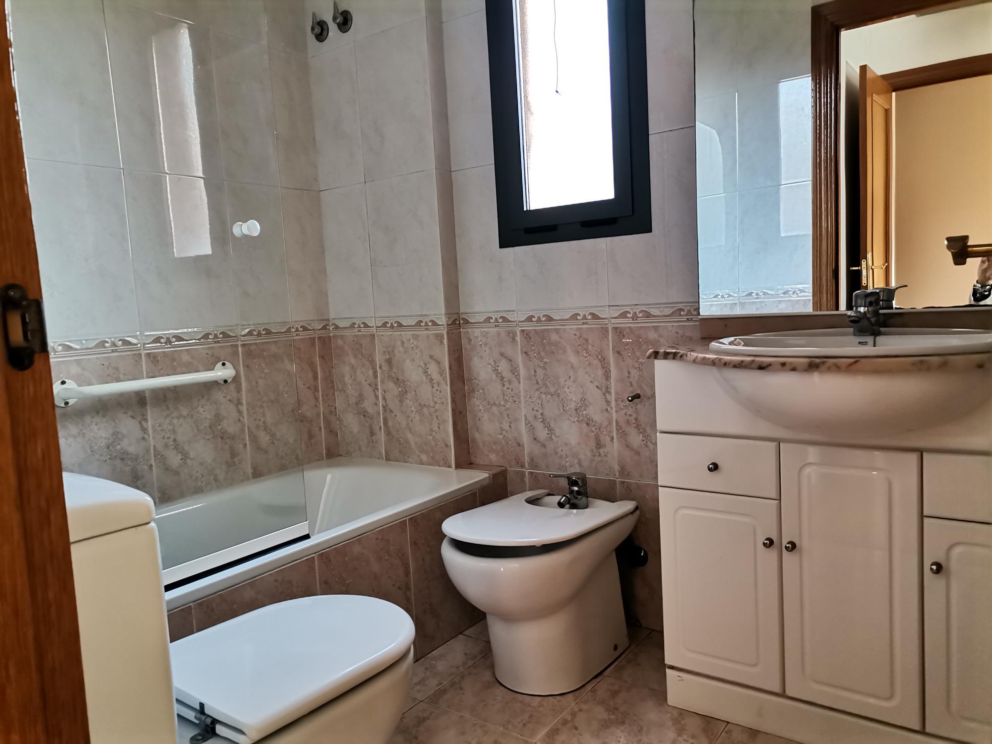 Imagen 31 Dúplex en alquiler en Esplugues De Llobregat / Centro junto jardines de Can Tinture y Laur...