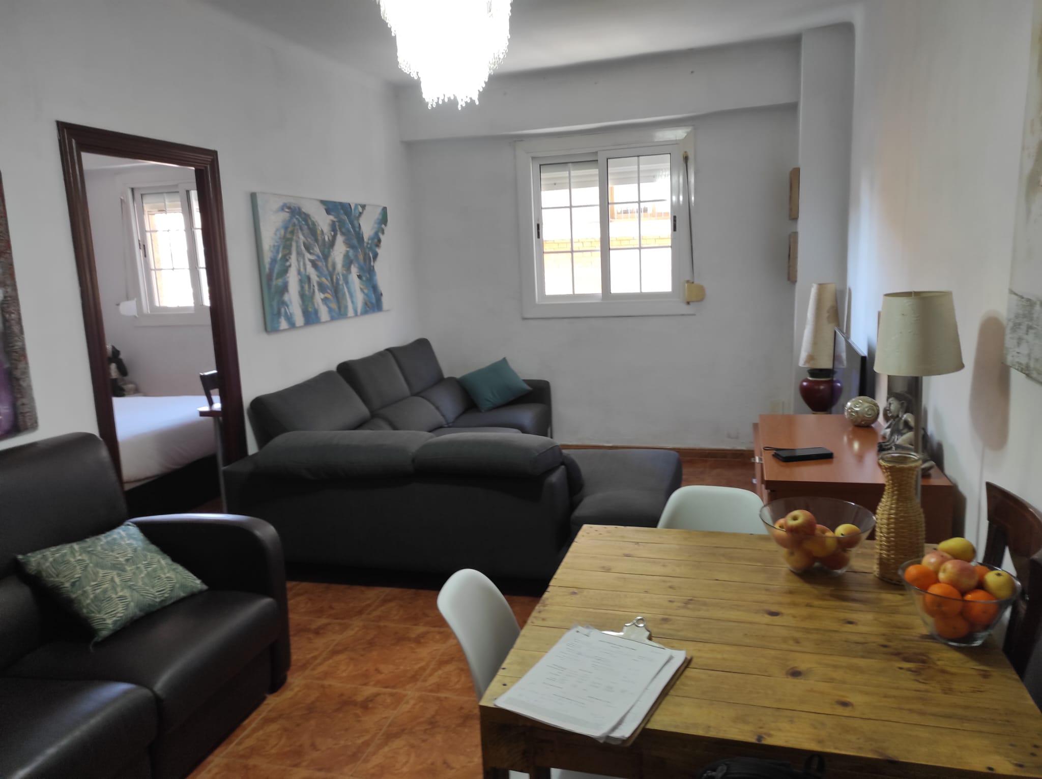 Imagen 1 Piso en venta en Esplugues De Llobregat / Junto plaza de Sant Lluis De Gonzaga, cerca Merc...