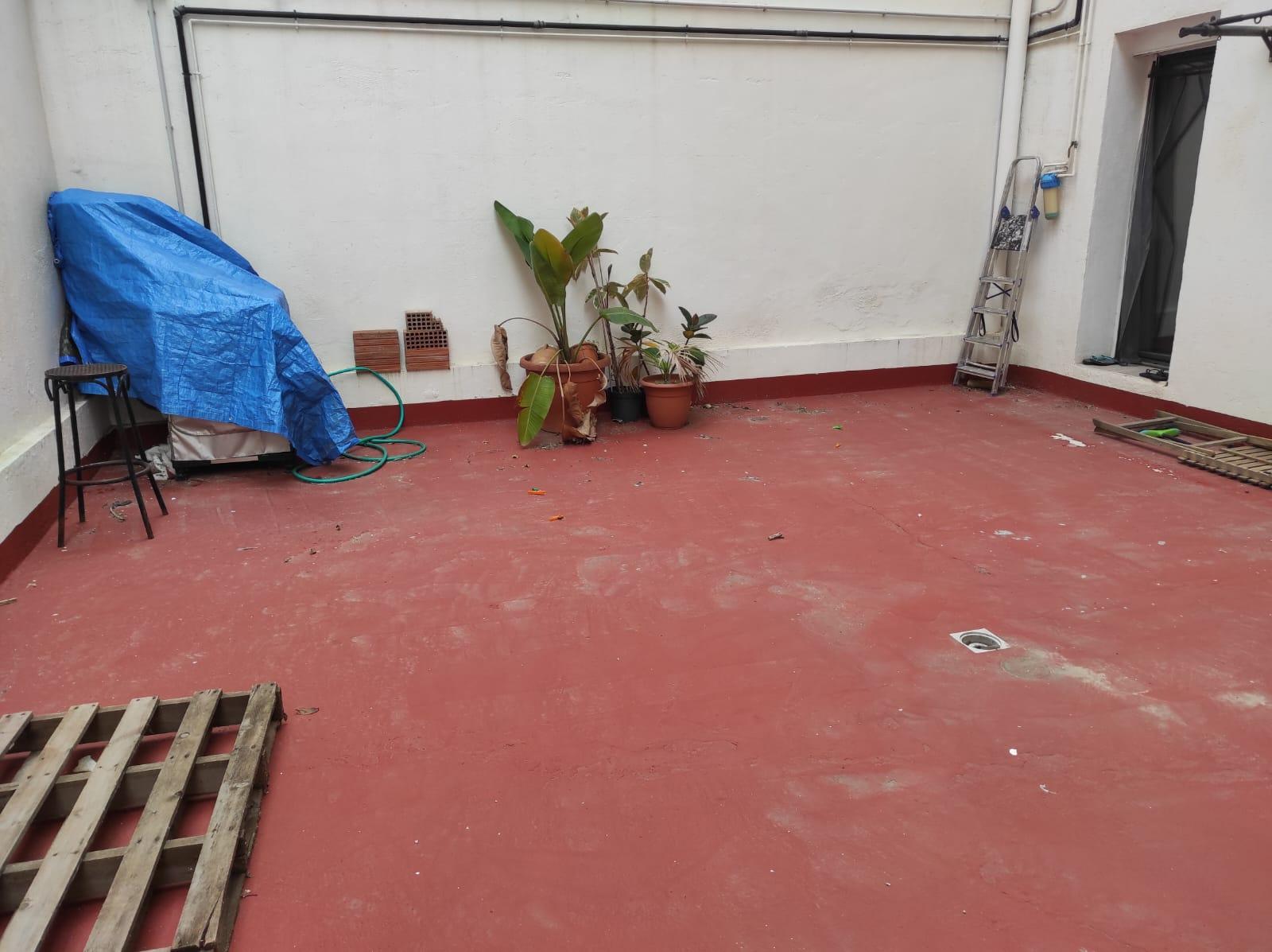 Imagen 1 Planta Baja en venta en Cornellà De Llobregat / Junto plaça de Lluis Marsans y calle Miranda 