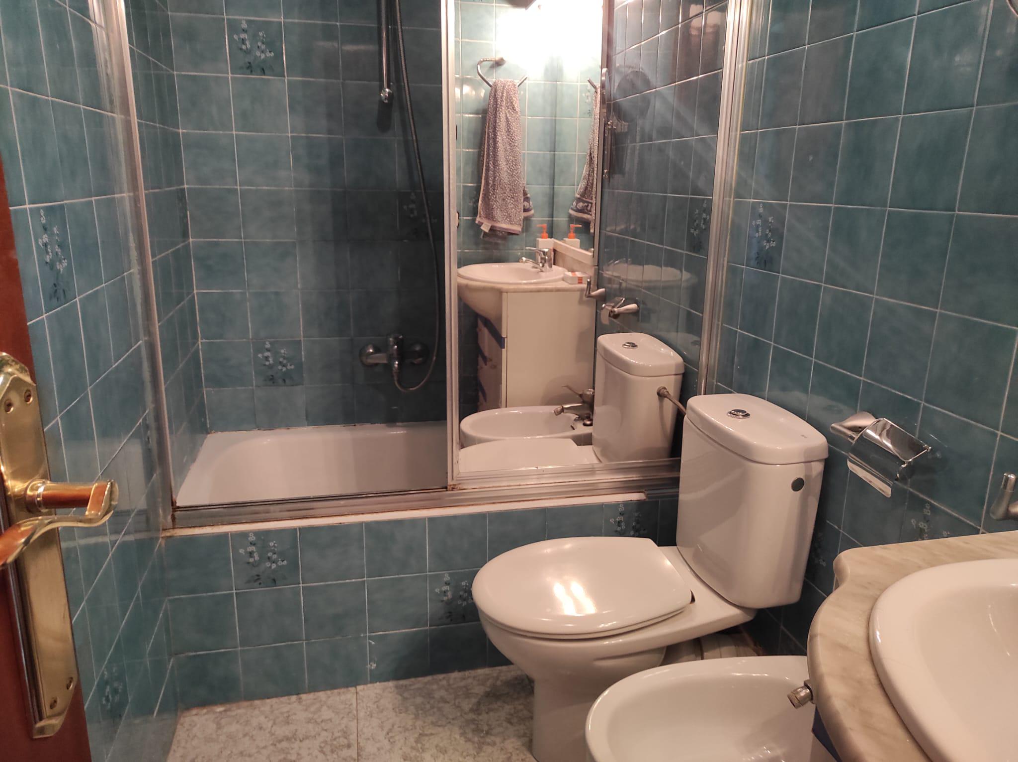 Imagen 25 Piso en venta en Barcelona / Cerca metro Lesseos y junto carrer Gran De Gracia  