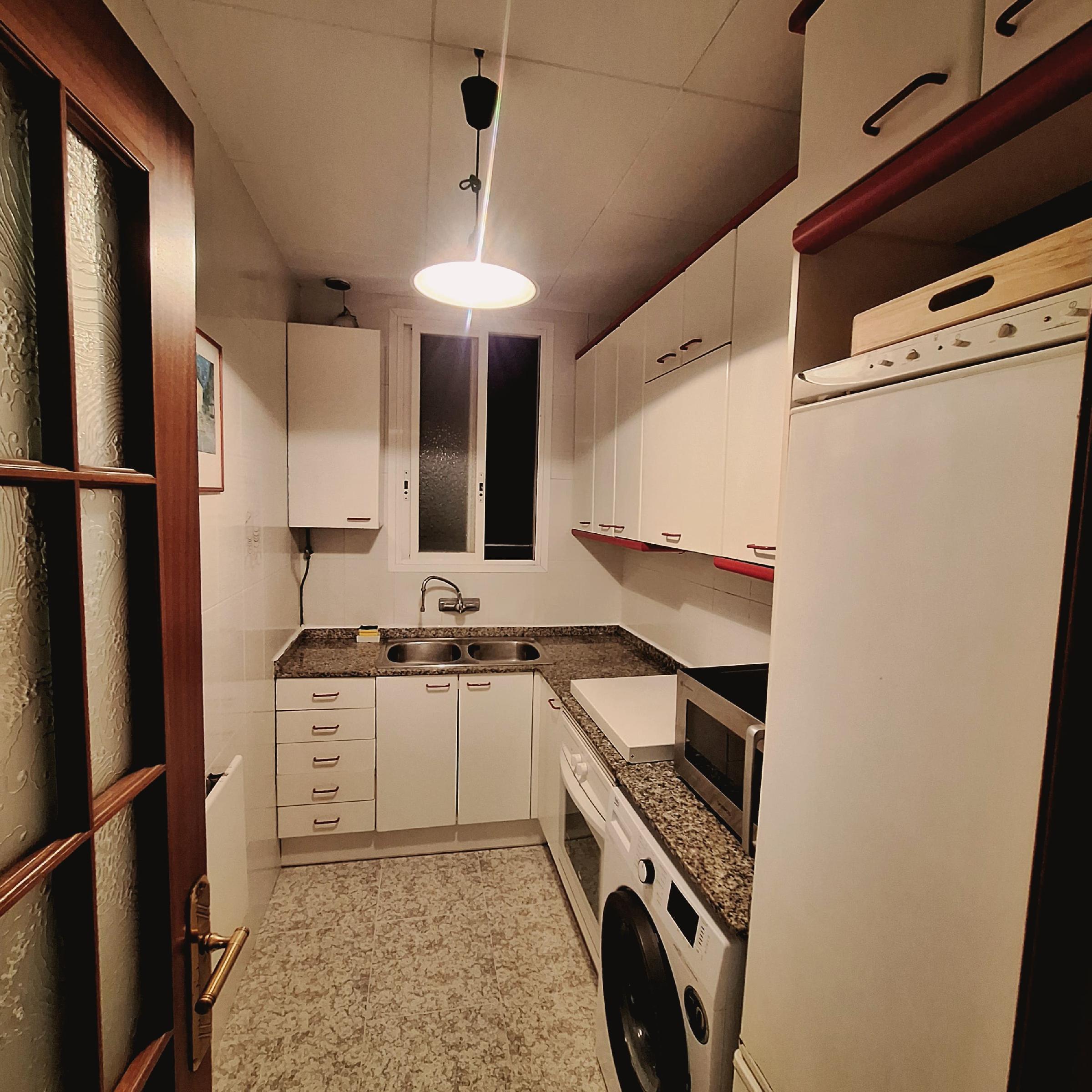 Imagen 12 Piso en venta en Barcelona / Cerca metro Lesseos y junto carrer Gran De Gracia  