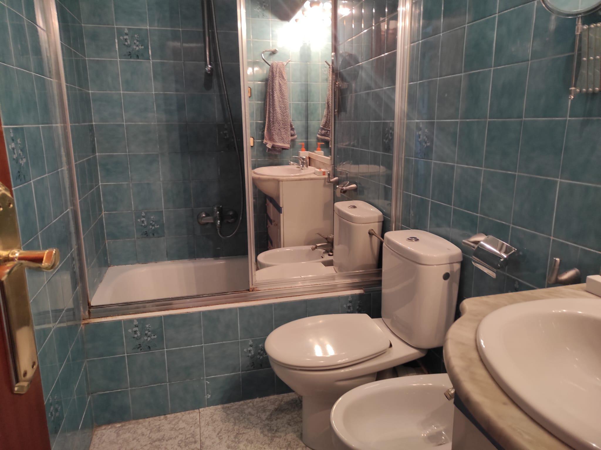 Imagen 26 Piso en venta en Barcelona / Cerca metro Lesseos y junto carrer Gran De Gracia  