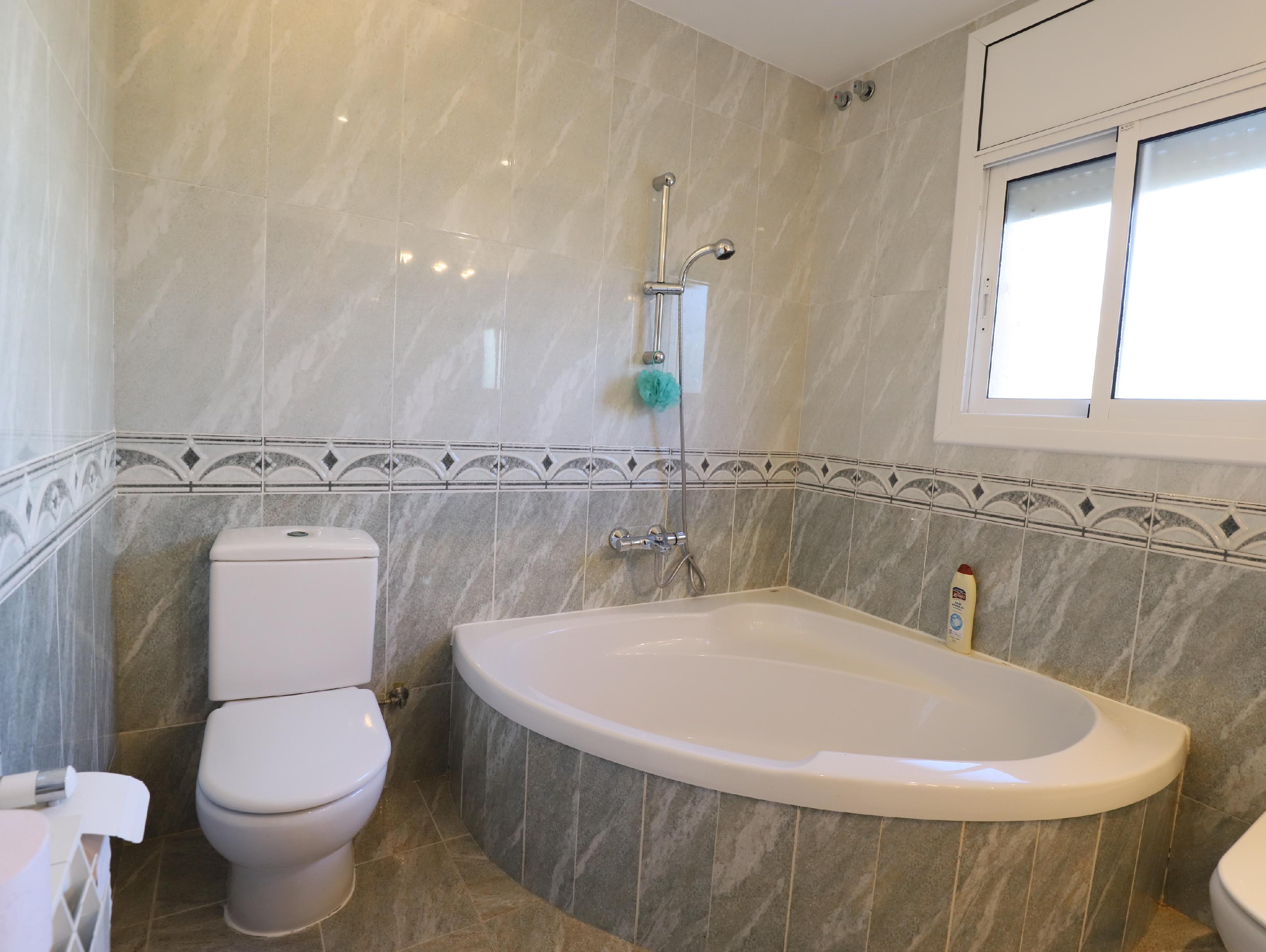 Imagen 20 Casa Aislada en venta en Calafell / Plaça Espanya. escola d´educacio infantil M.J.Verdaguer