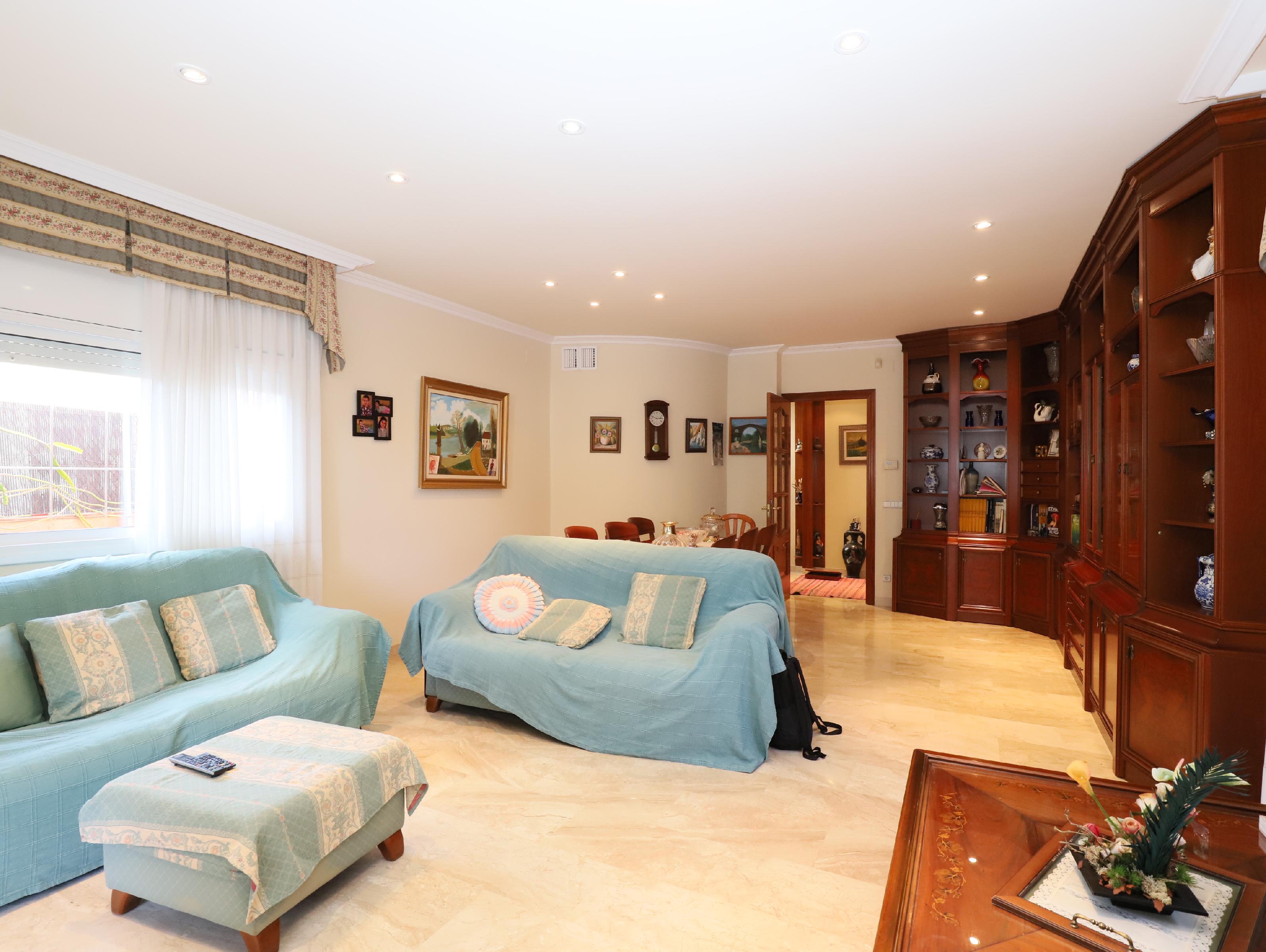 Imagen 8 Casa Aislada en venta en Calafell / Plaça Espanya. escola d´educacio infantil M.J.Verdaguer