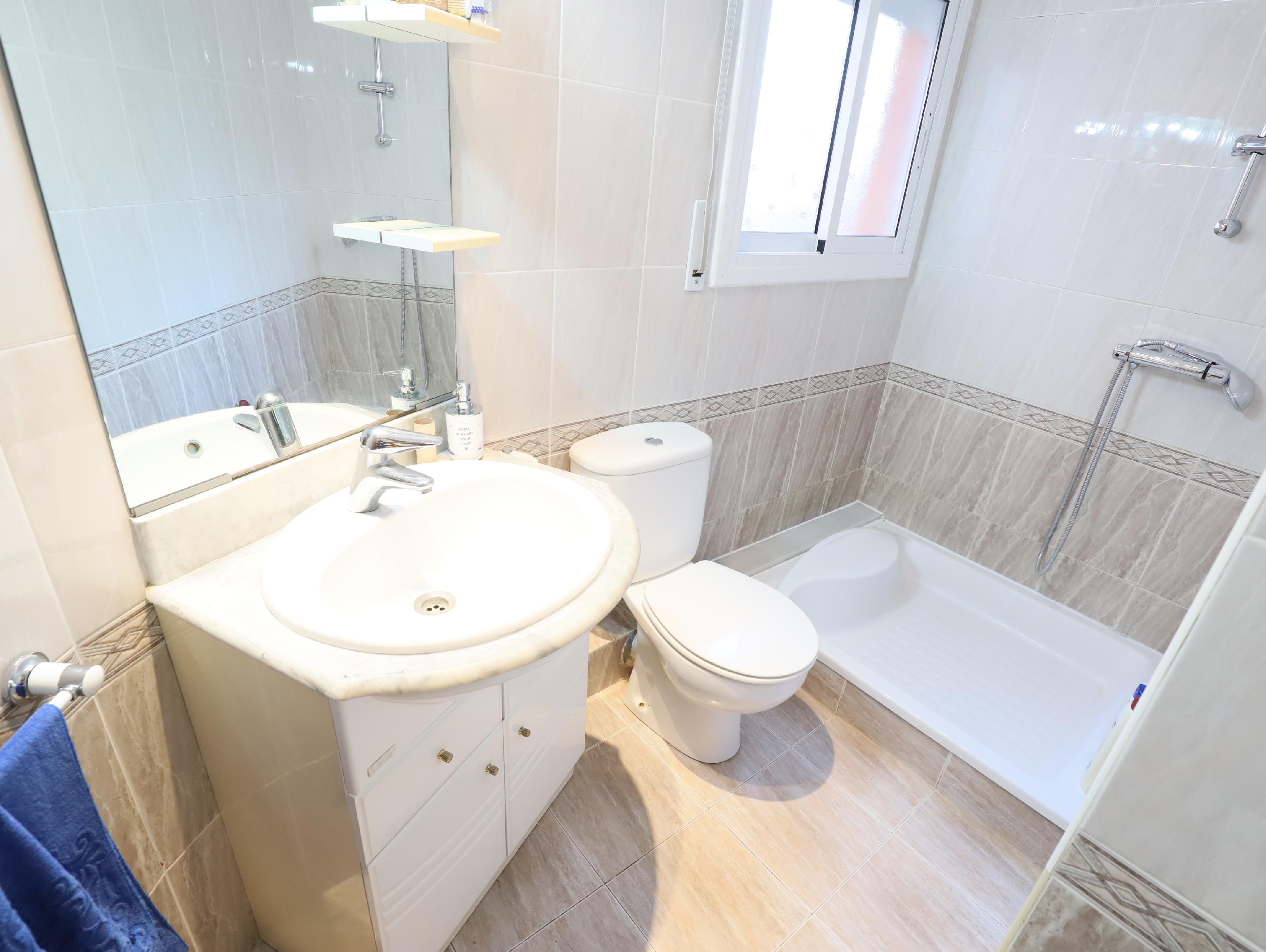 Imagen 36 Casa Aislada en venta en Calafell / Plaça Espanya. escola d´educacio infantil M.J.Verdaguer