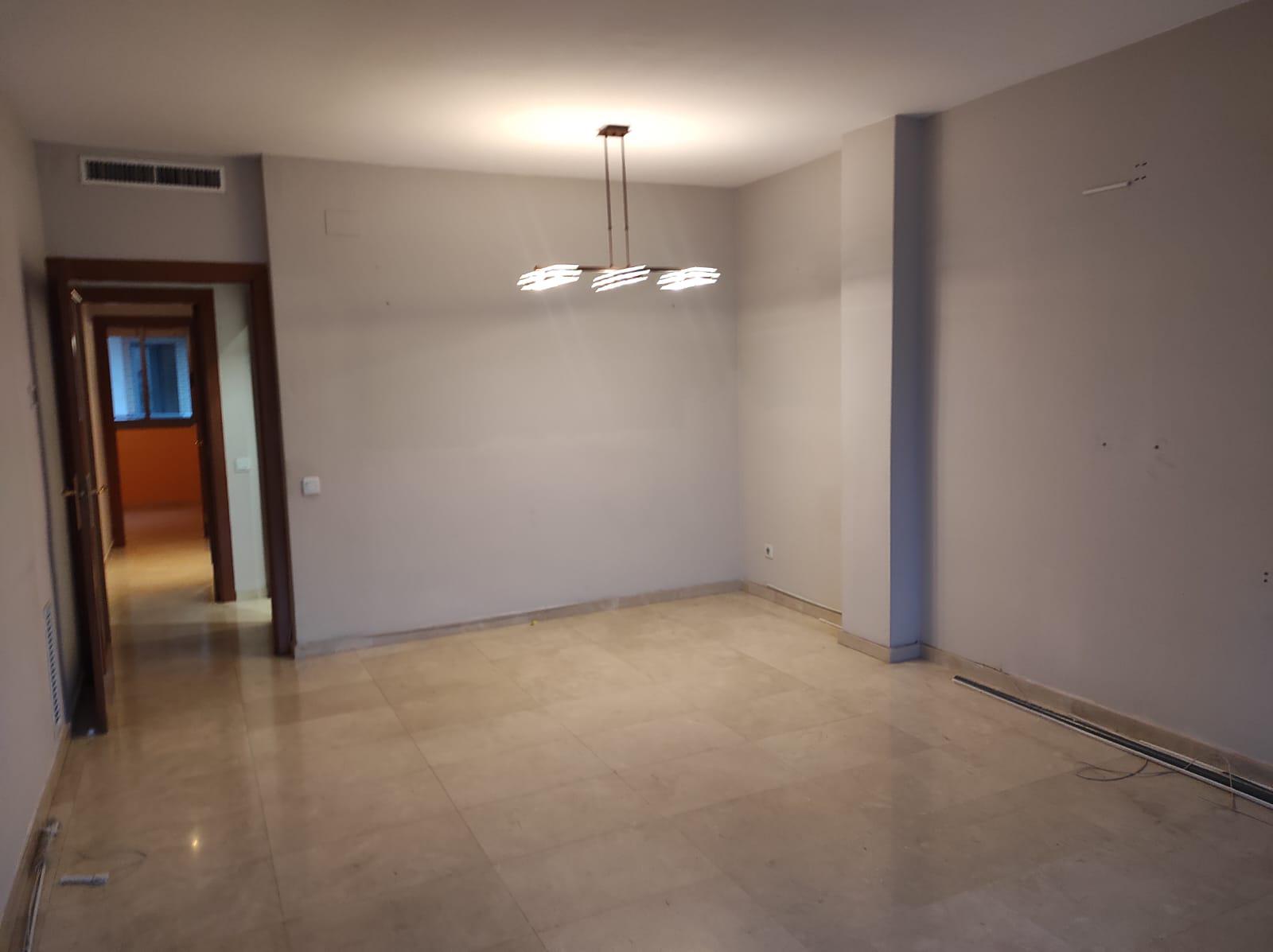 Imagen 5 Piso en venta en Esplugues De Llobregat / Avda Cornella, edificio donde esta el Caprabo