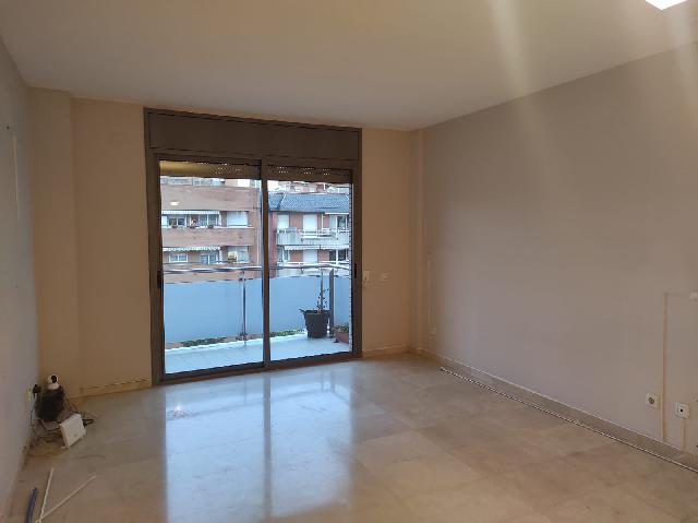 Imagen 6 Inmueble 299951 - Piso en venta en Esplugues De Llobregat / Avda Cornella, edificio donde esta el Caprabo