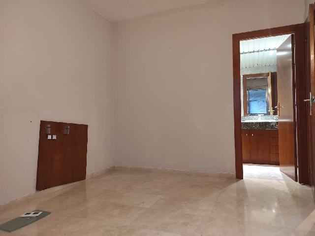 Imagen 18 Inmueble 299951 - Piso en venta en Esplugues De Llobregat / Avda Cornella, edificio donde esta el Caprabo