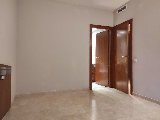 Imagen 20 Inmueble 299951 - Piso en venta en Esplugues De Llobregat / Avda Cornella, edificio donde esta el Caprabo