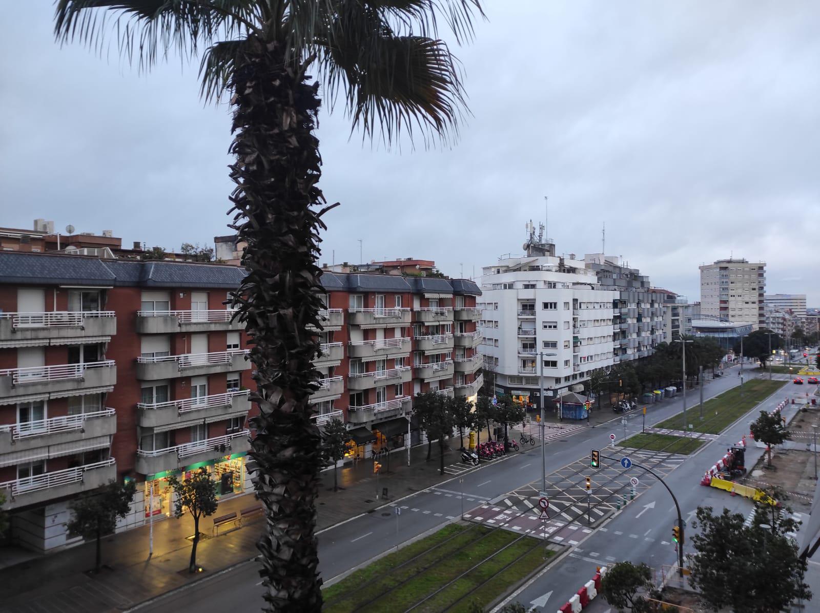 Imagen 4 Piso en venta en Esplugues De Llobregat / Avda Cornella, edificio donde esta el Caprabo