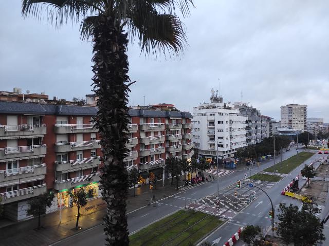 Imagen 4 Inmueble 299951 - Piso en venta en Esplugues De Llobregat / Avda Cornella, edificio donde esta el Caprabo