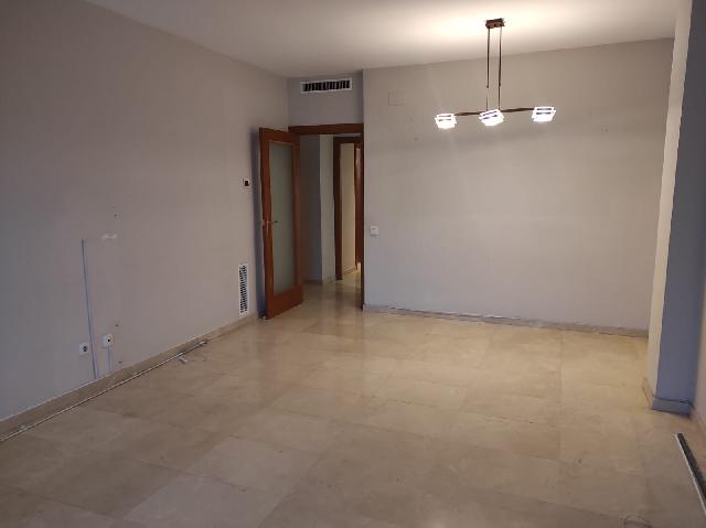 Imagen 7 Inmueble 299951 - Piso en venta en Esplugues De Llobregat / Avda Cornella, edificio donde esta el Caprabo