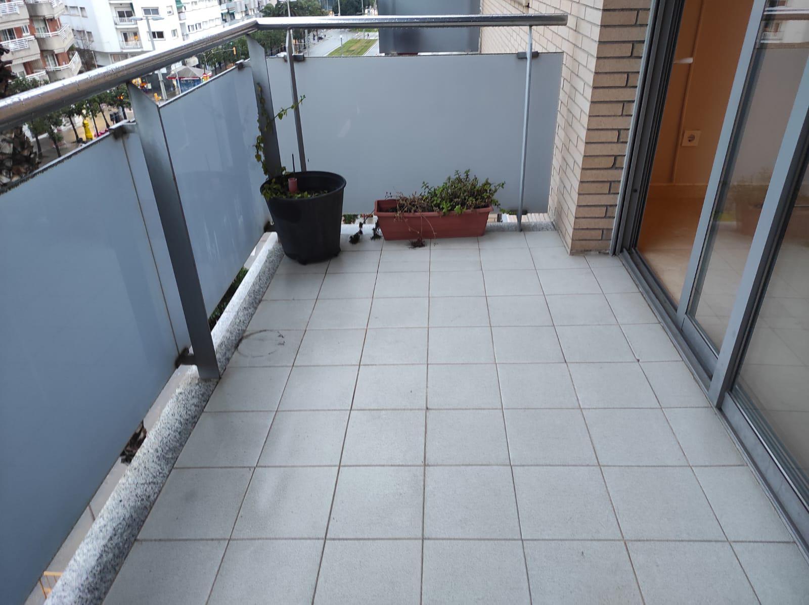 Imagen 2 Piso en venta en Esplugues De Llobregat / Avda Cornella, edificio donde esta el Caprabo