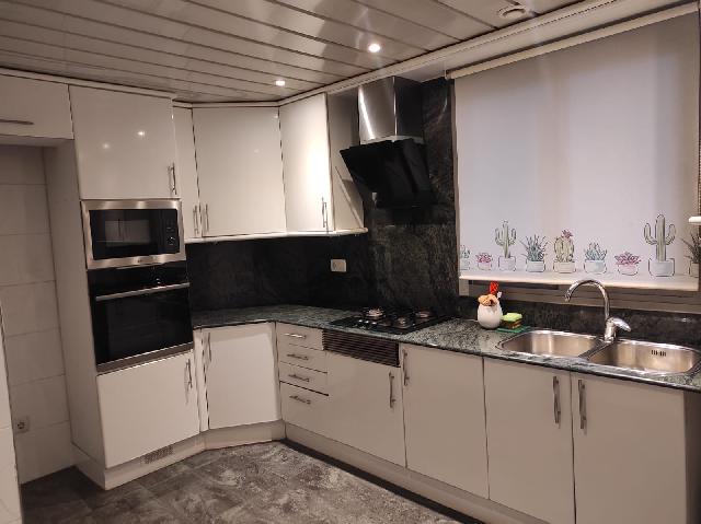 Imagen 3 Inmueble 299951 - Piso en venta en Esplugues De Llobregat / Avda Cornella, edificio donde esta el Caprabo