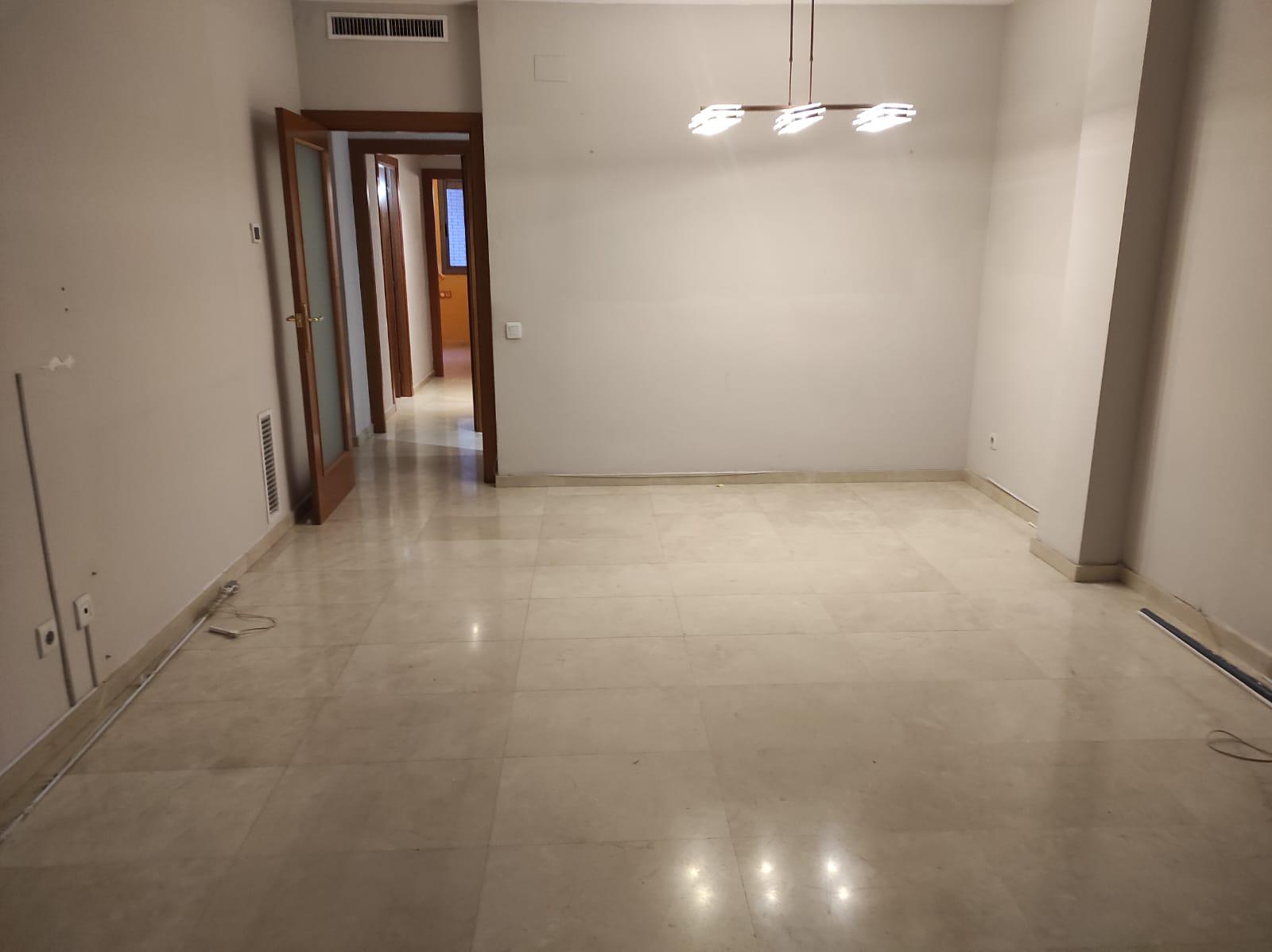 Imagen 9 Piso en venta en Esplugues De Llobregat / Avda Cornella, edificio donde esta el Caprabo