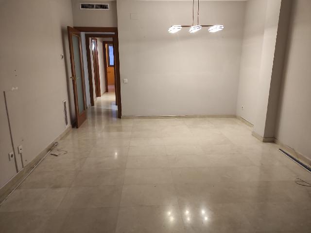 Imagen 9 Inmueble 299951 - Piso en venta en Esplugues De Llobregat / Avda Cornella, edificio donde esta el Caprabo