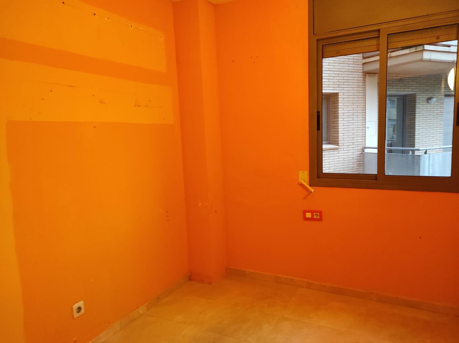 Imagen 31 Piso en venta en Esplugues De Llobregat / Avda Cornella, edificio donde esta el Caprabo