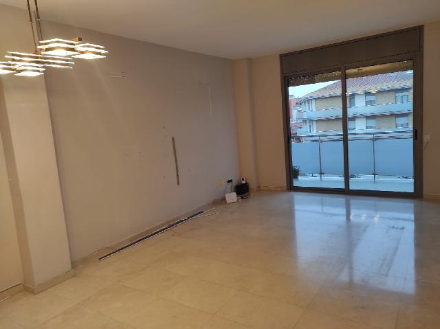 Imagen 8 Inmueble 299951 - Piso en venta en Esplugues De Llobregat / Avda Cornella, edificio donde esta el Caprabo