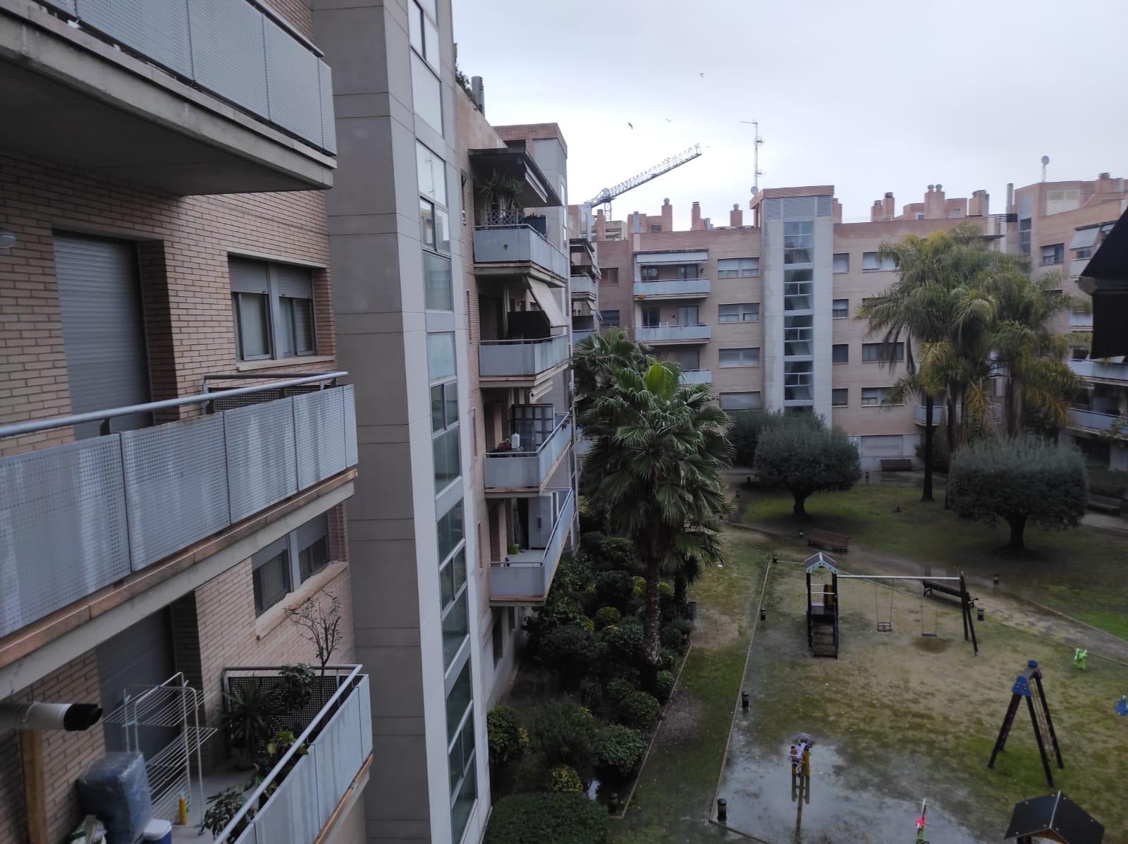 Imagen 33 Piso en venta en Esplugues De Llobregat / Avda Cornella, edificio donde esta el Caprabo