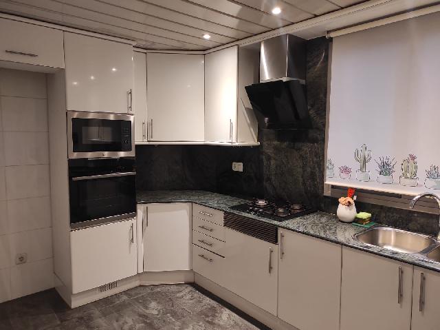 Imagen 13 Inmueble 299951 - Piso en venta en Esplugues De Llobregat / Avda Cornella, edificio donde esta el Caprabo