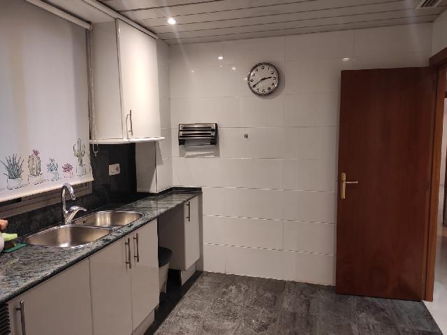 Imagen 15 Inmueble 299951 - Piso en venta en Esplugues De Llobregat / Avda Cornella, edificio donde esta el Caprabo