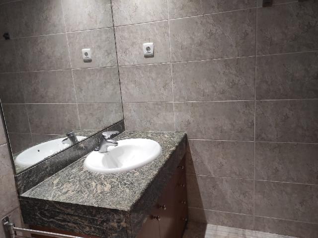 Imagen 37 Inmueble 299951 - Piso en venta en Esplugues De Llobregat / Avda Cornella, edificio donde esta el Caprabo