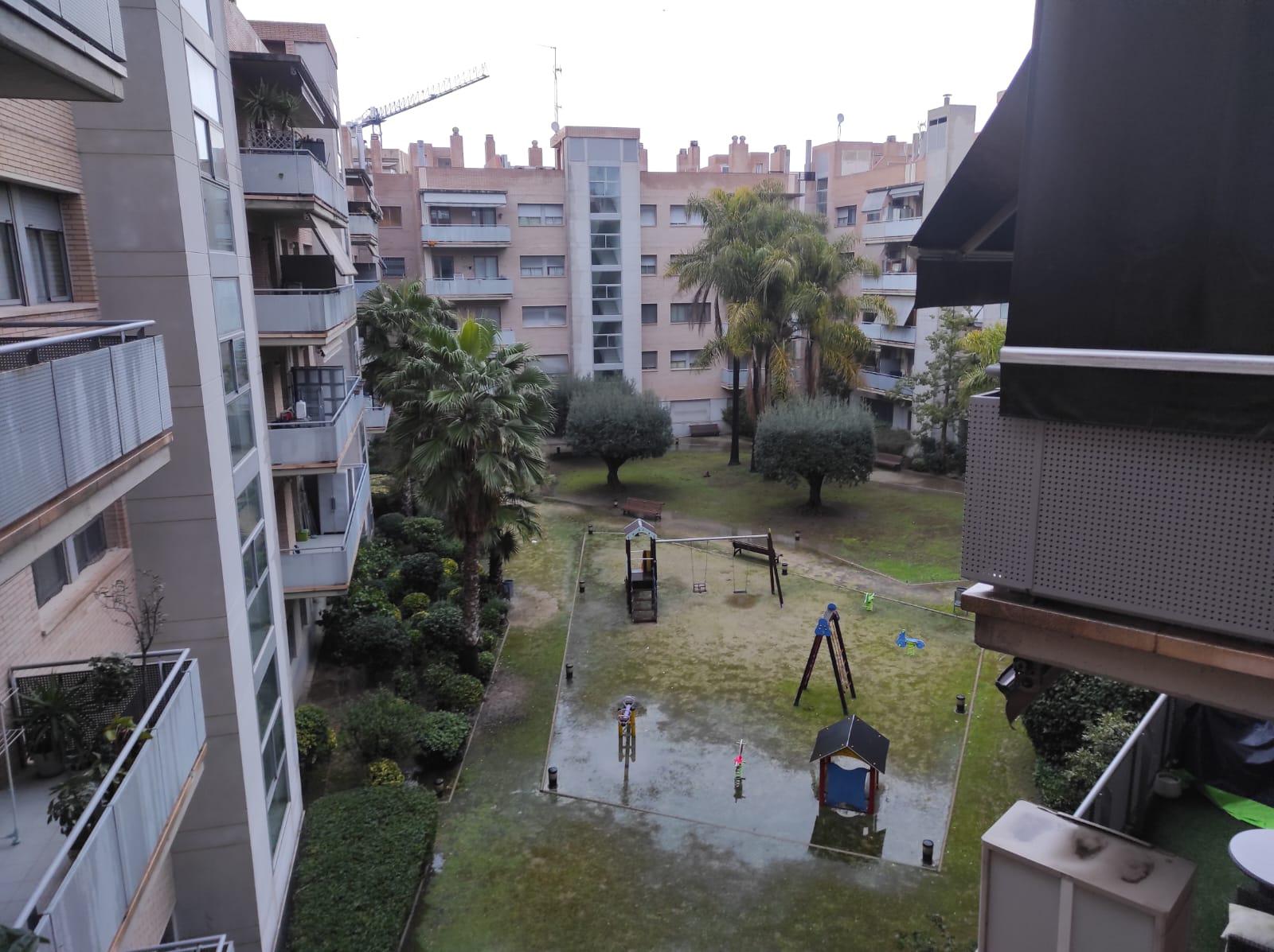 Imagen 10 Piso en venta en Esplugues De Llobregat / Avda Cornella, edificio donde esta el Caprabo