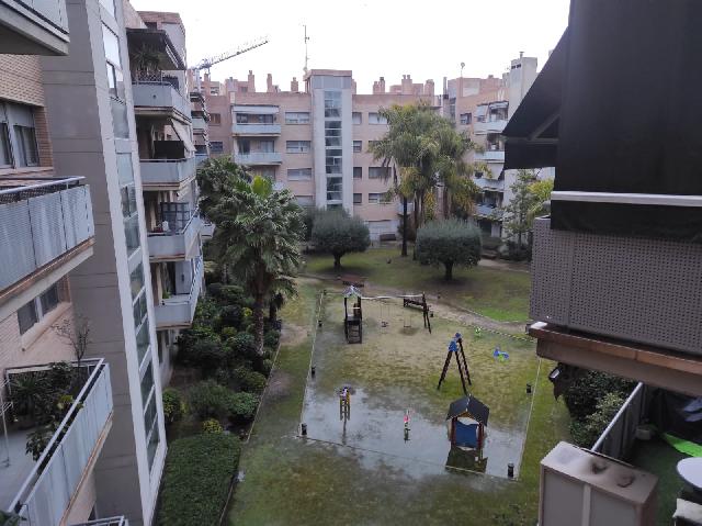 Imagen 10 Inmueble 299951 - Piso en venta en Esplugues De Llobregat / Avda Cornella, edificio donde esta el Caprabo