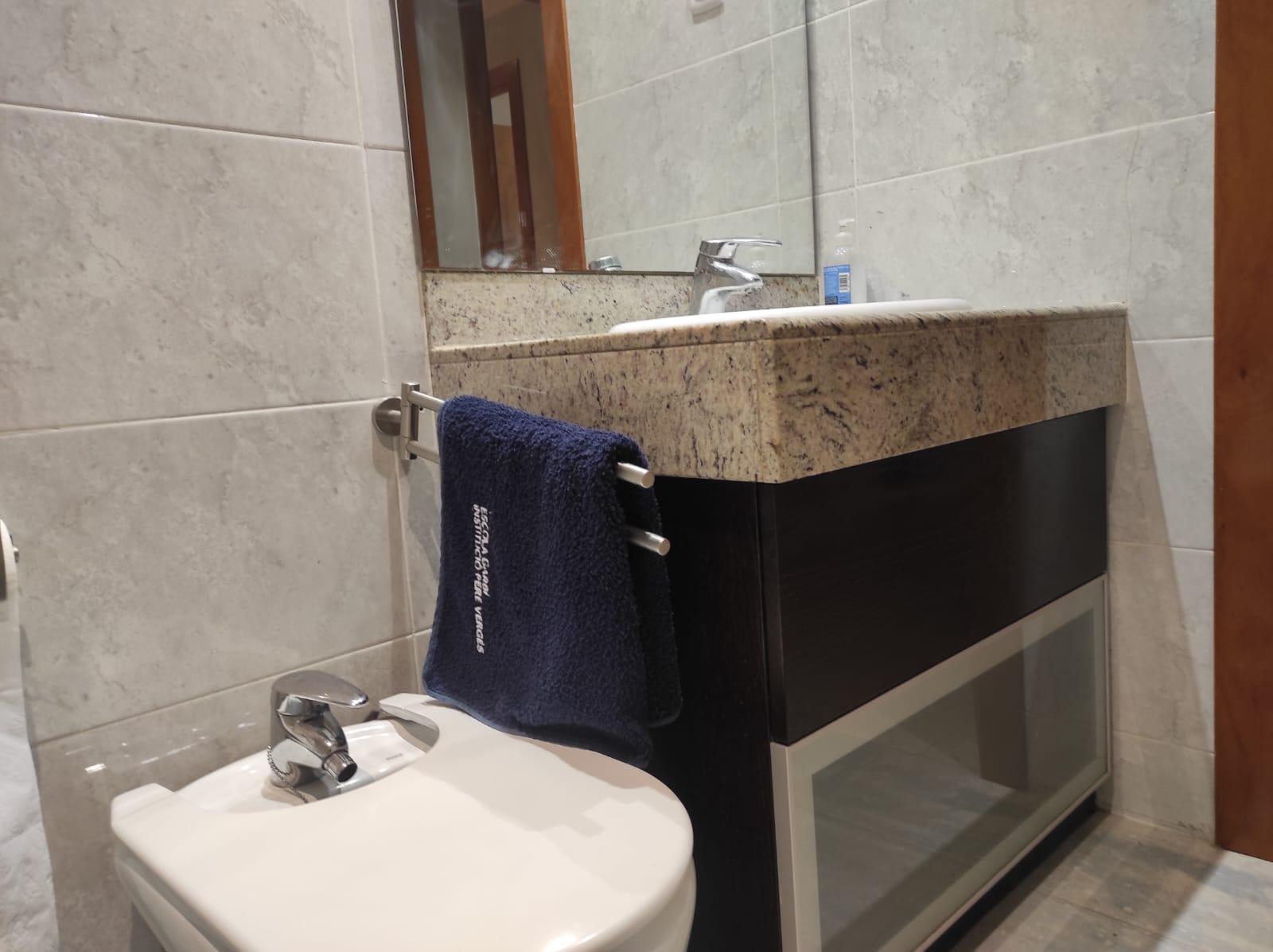 Imagen 25 Piso en venta en Esplugues De Llobregat / Avda Cornella, edificio donde esta el Caprabo