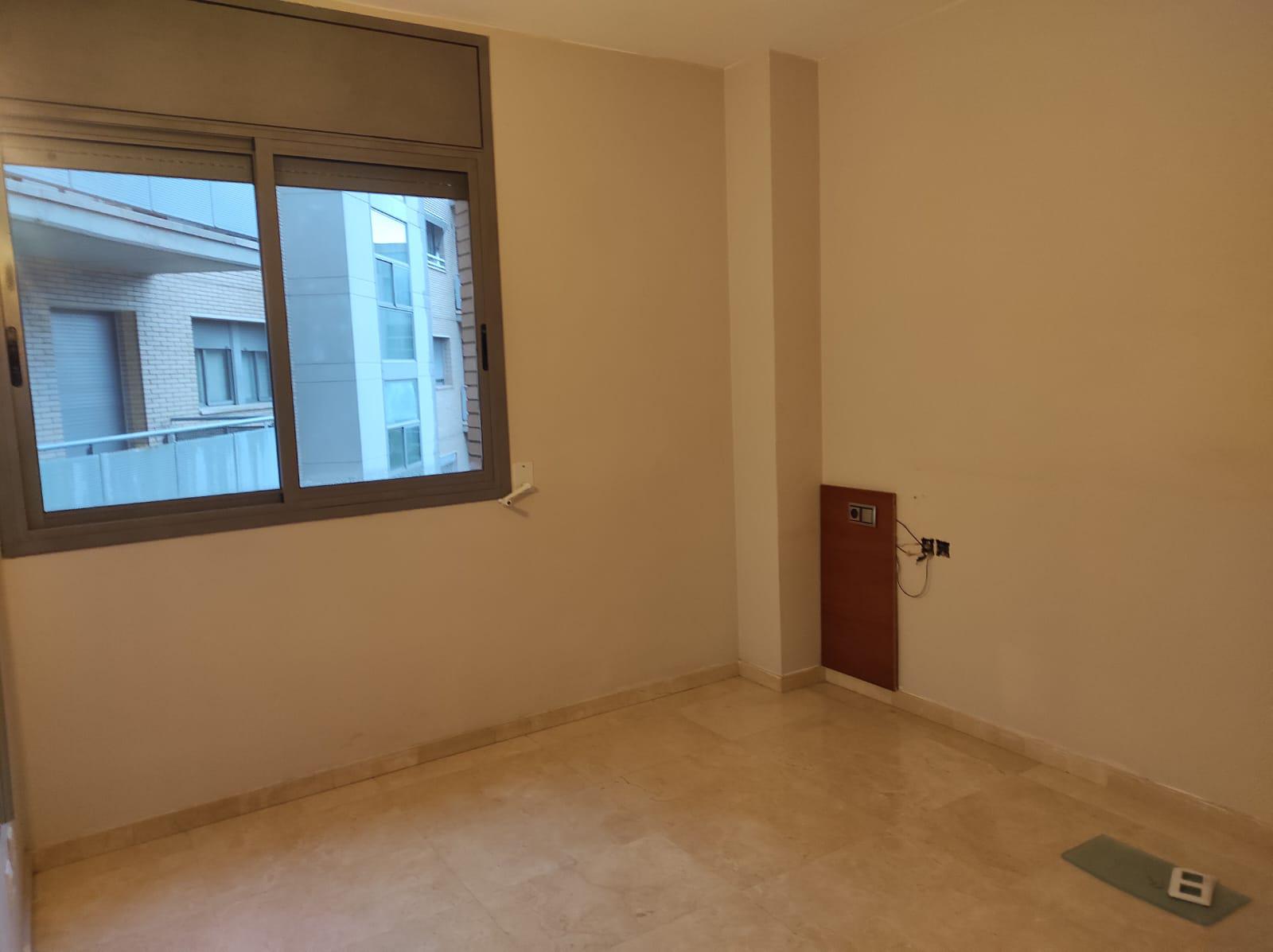 Imagen 21 Piso en venta en Esplugues De Llobregat / Avda Cornella, edificio donde esta el Caprabo